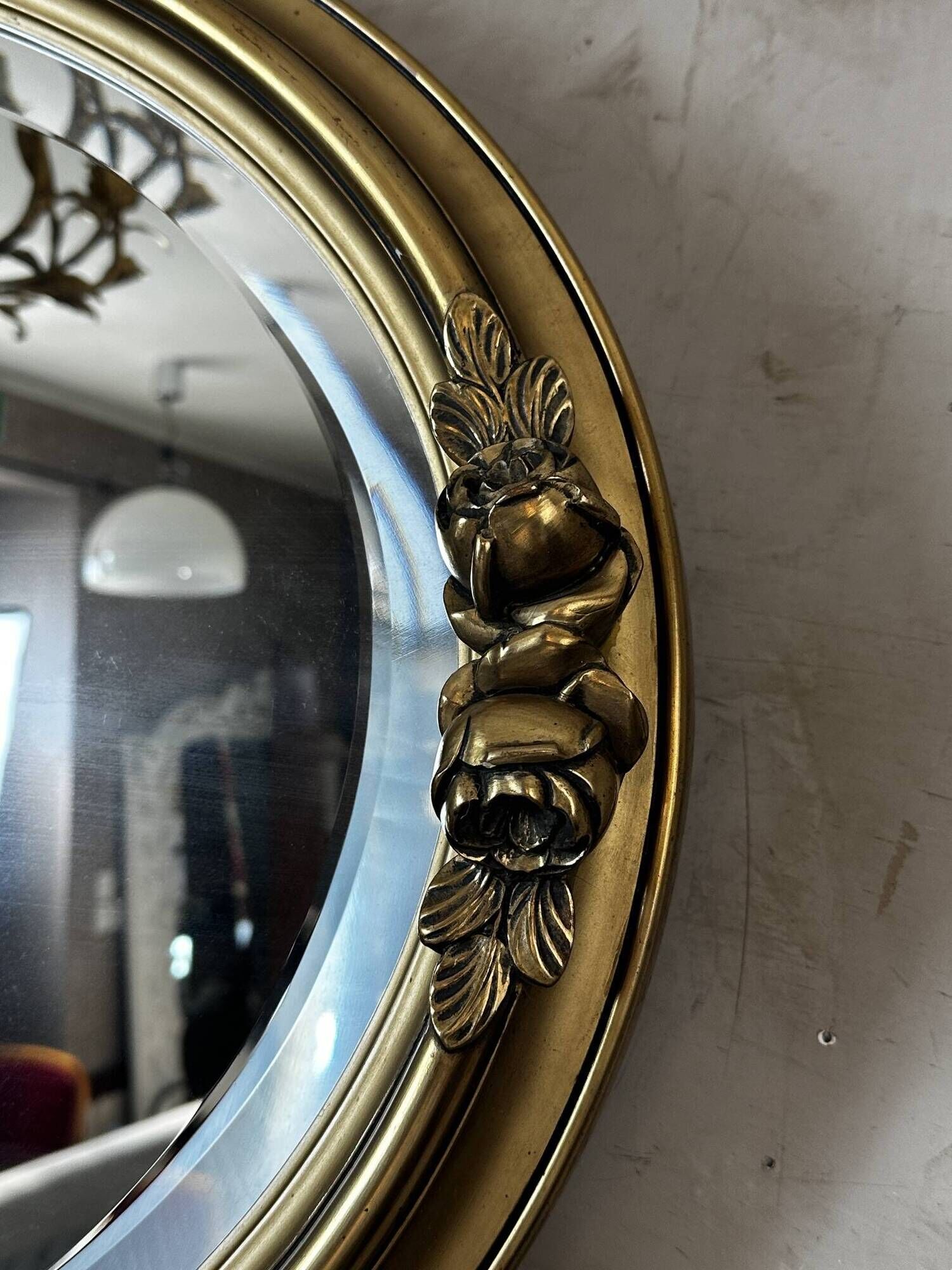 Oval mirror