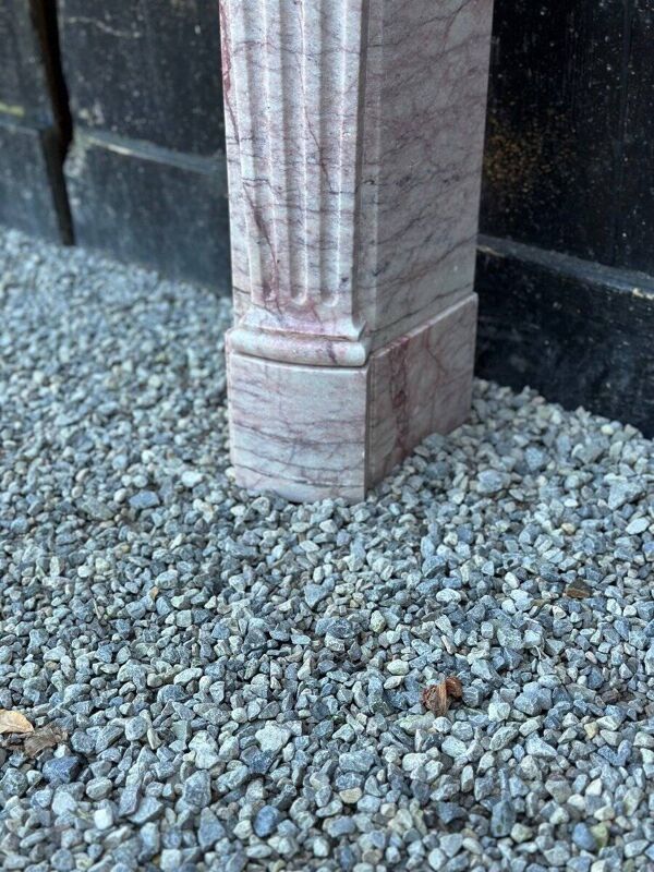 Cheminée De Style Louis XV En Marbre Rose, Vers 1980