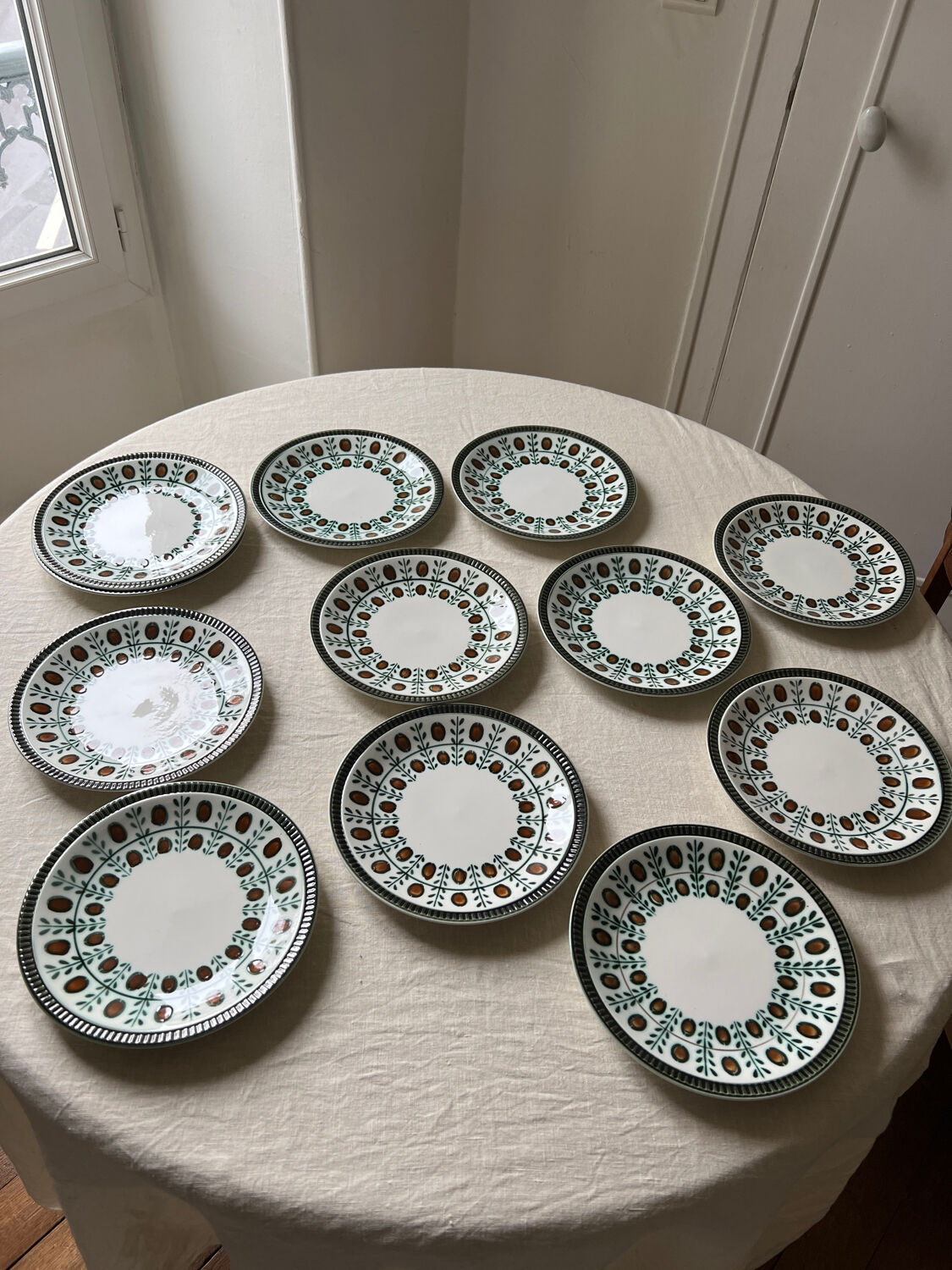 Boch La Louvière plates walnut model