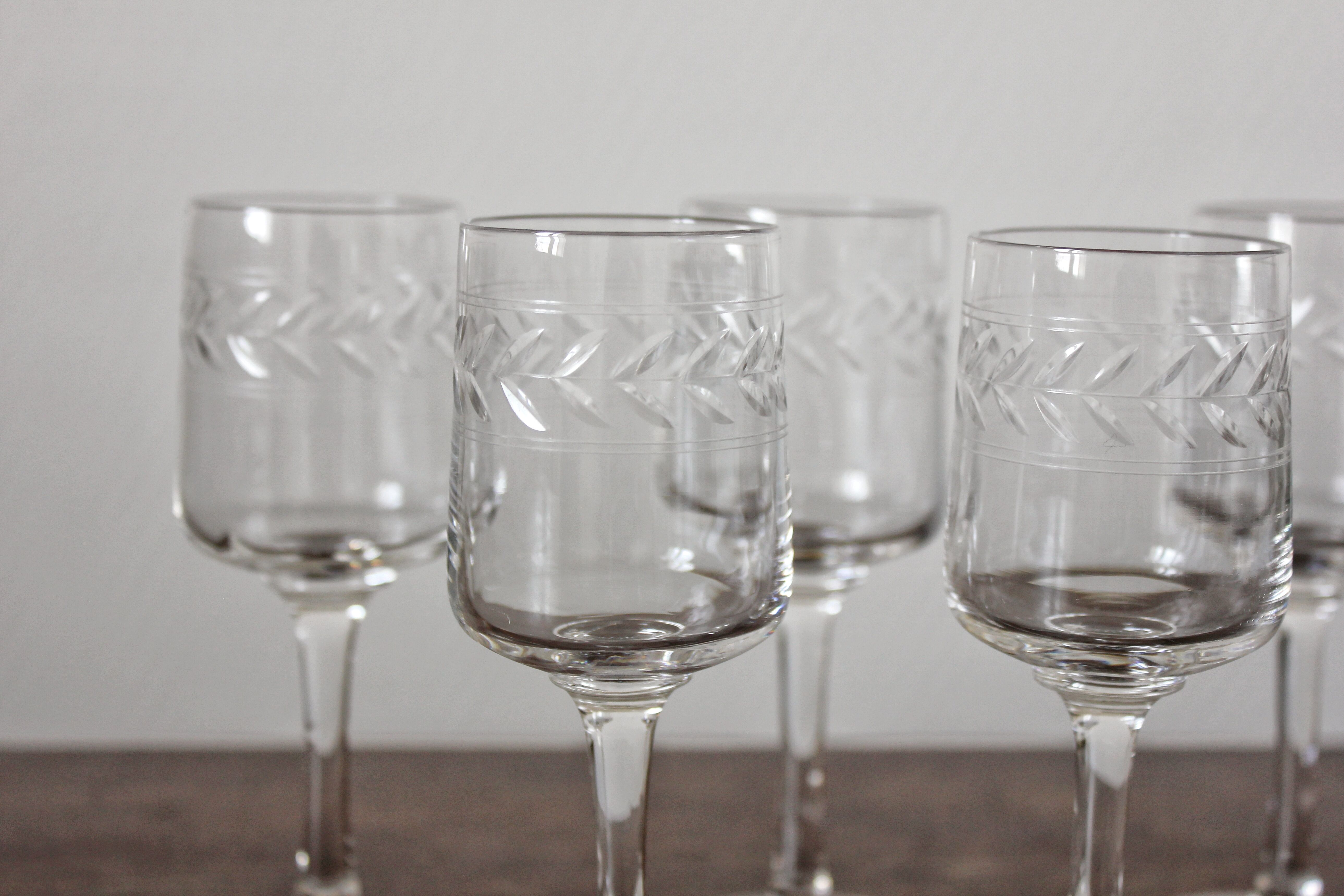 5 stemmed liqueur glasses in engraved crystal with a laurel leaf frieze