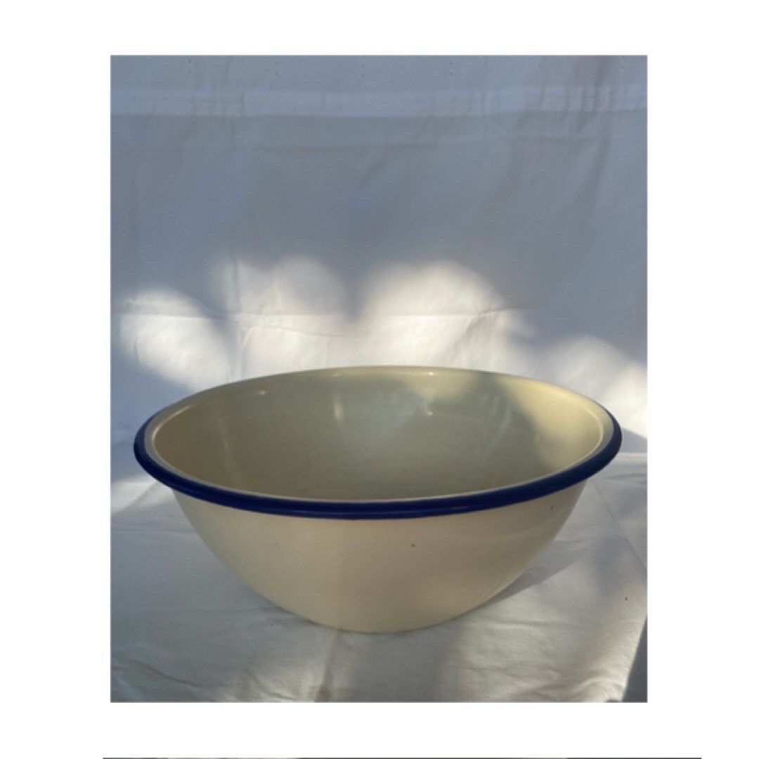 Enamelled sheet metal bowl