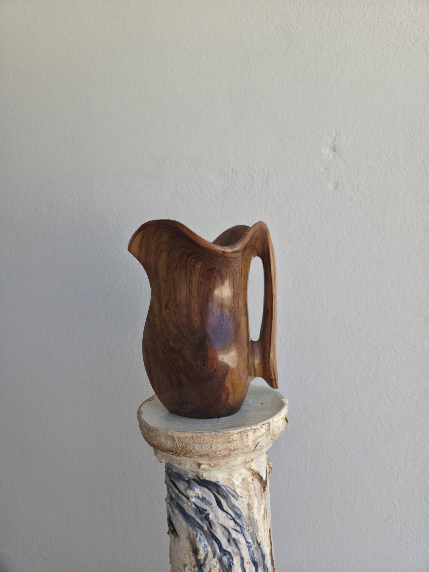 Pichet monoxyle en bois d'olivier