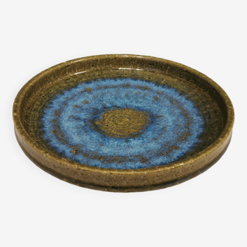 Plat en céramique du danois Palshus, dans de belles nuances de vert olive et de bleu.