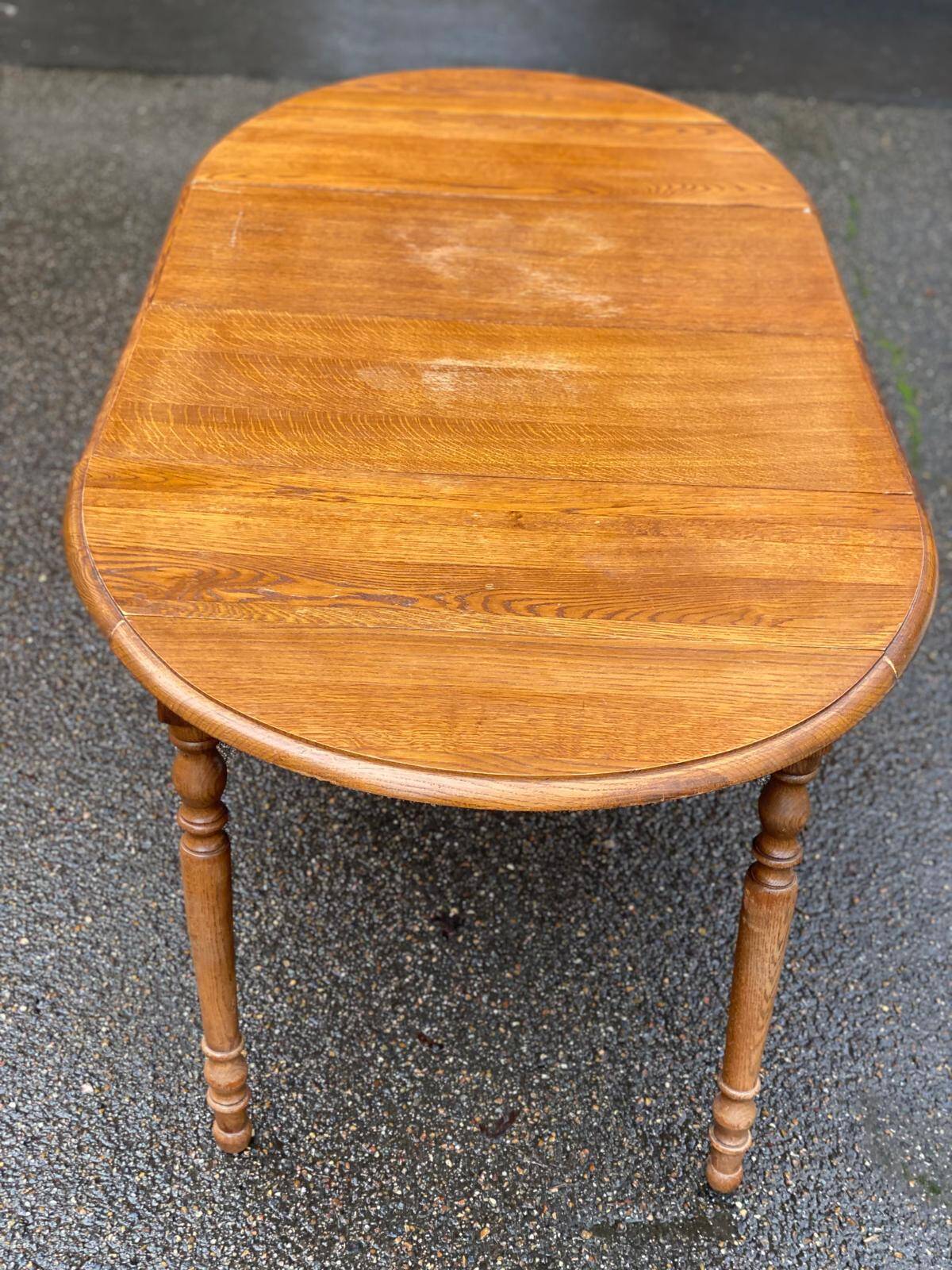 Round extendable dining table Louis Philippe 90cm with 2 extensions in oak.