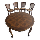 Table de salle à manger style Louis XV et 4 chaises.