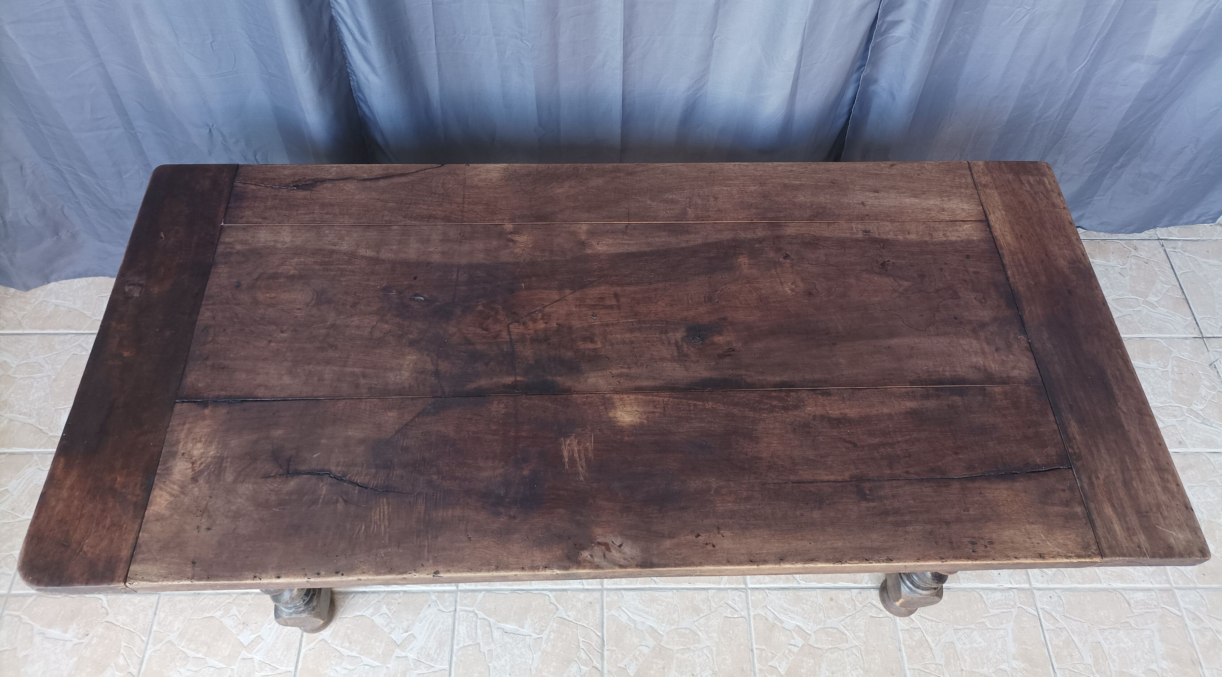 Table de ferme Louis XIII en noyer 19ème