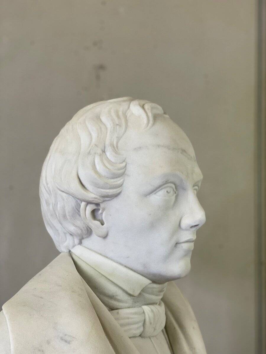 Buste en marbre de Carrare début XIXème siècle