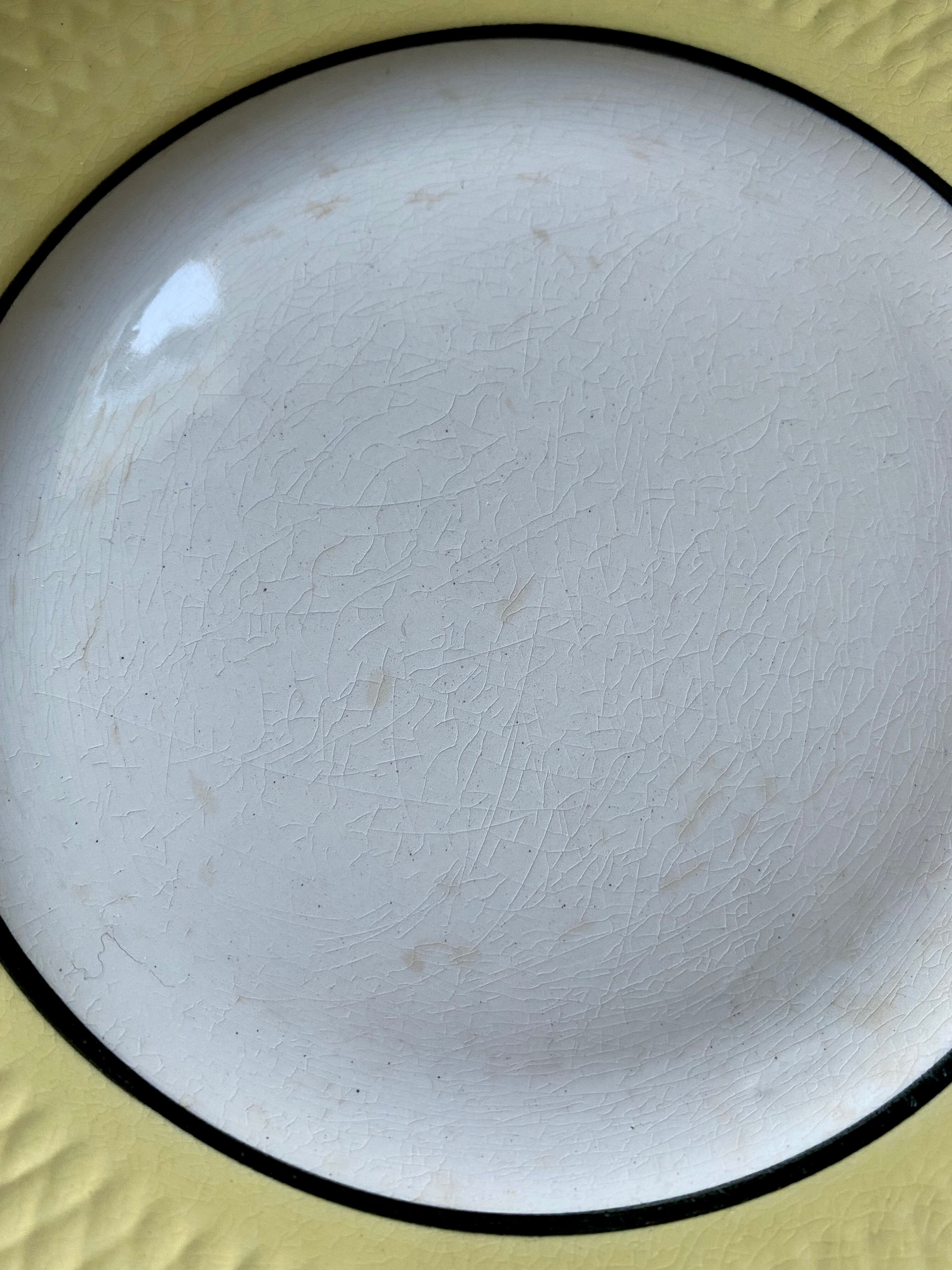 Ensemble ancien de 8 assiettes et un plat
