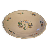 Presentation dish on earthenware foot