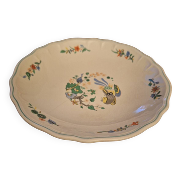 Presentation dish on earthenware foot