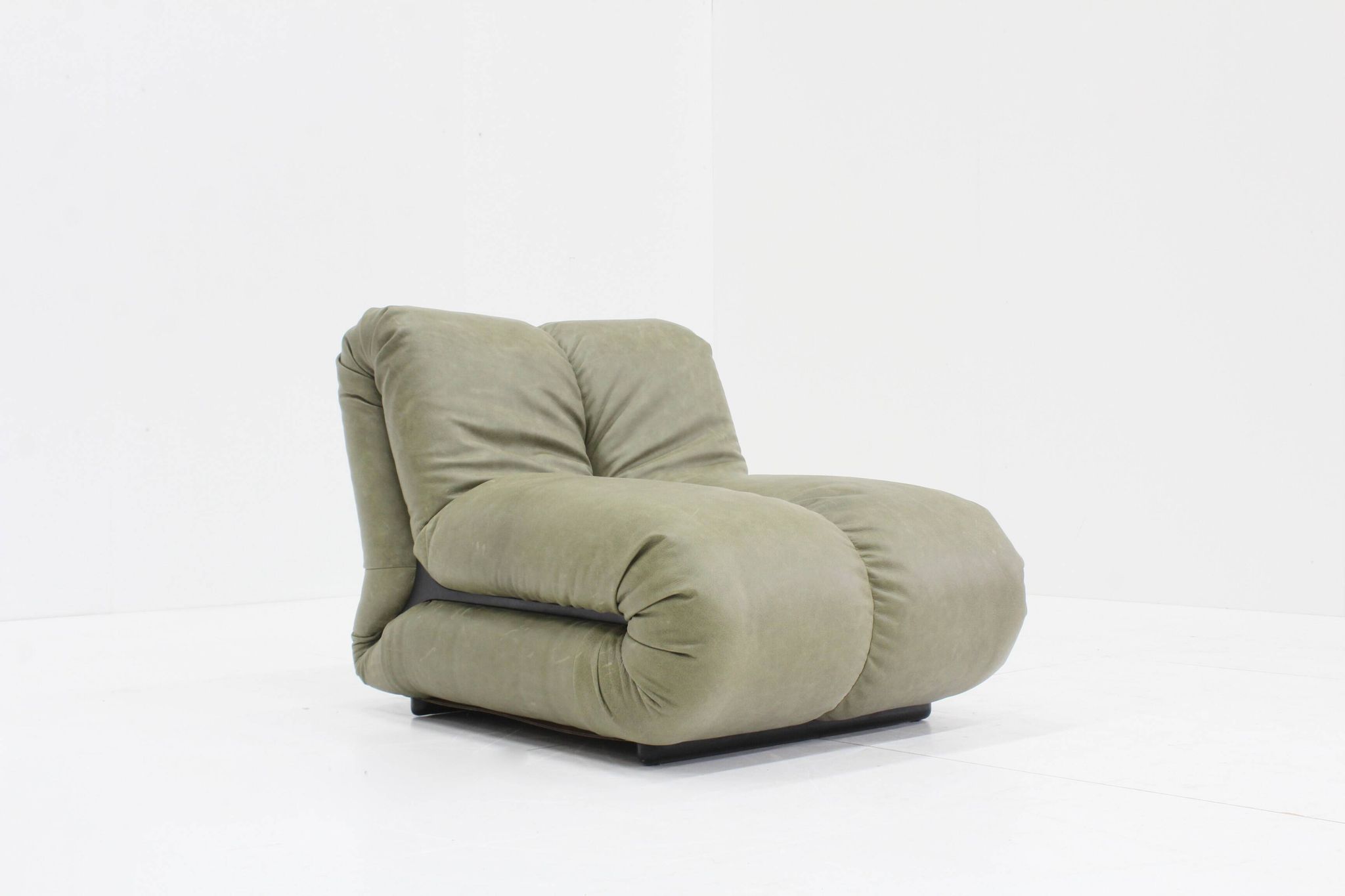 Pagru leather lounge chairs Claudio Vagnoni 1P Italy 1971