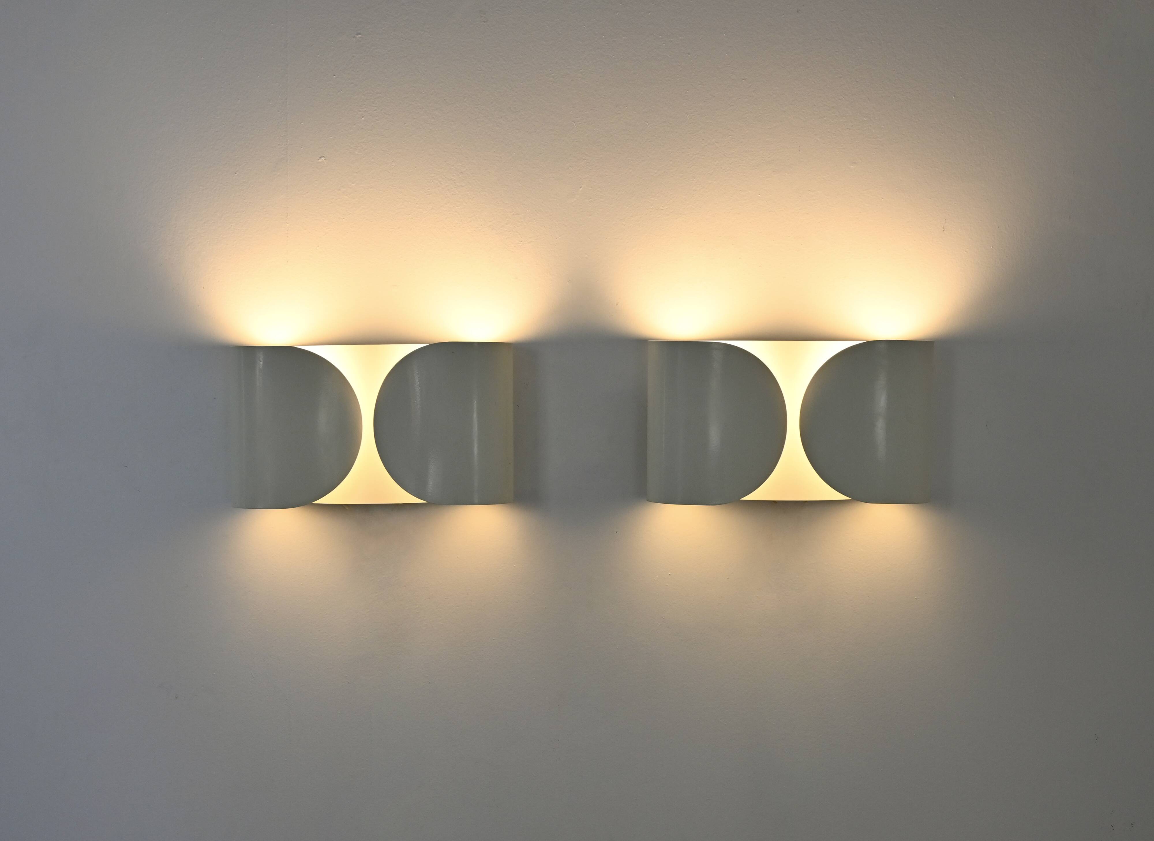 2 white "Foglio" wall lights by Tobia & Afra Scarpa for Flos, 1960s