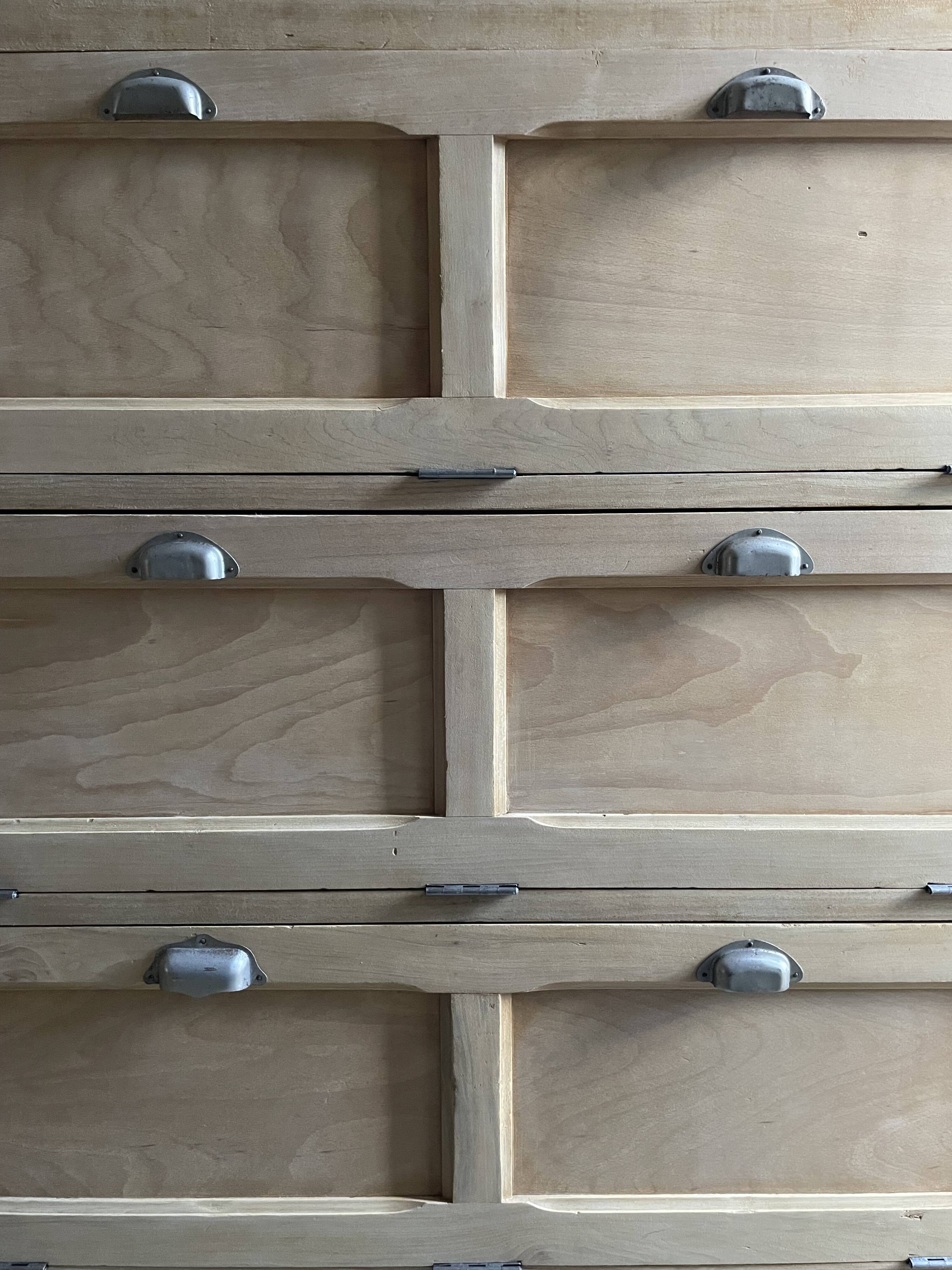 Ancien meuble de boulanger