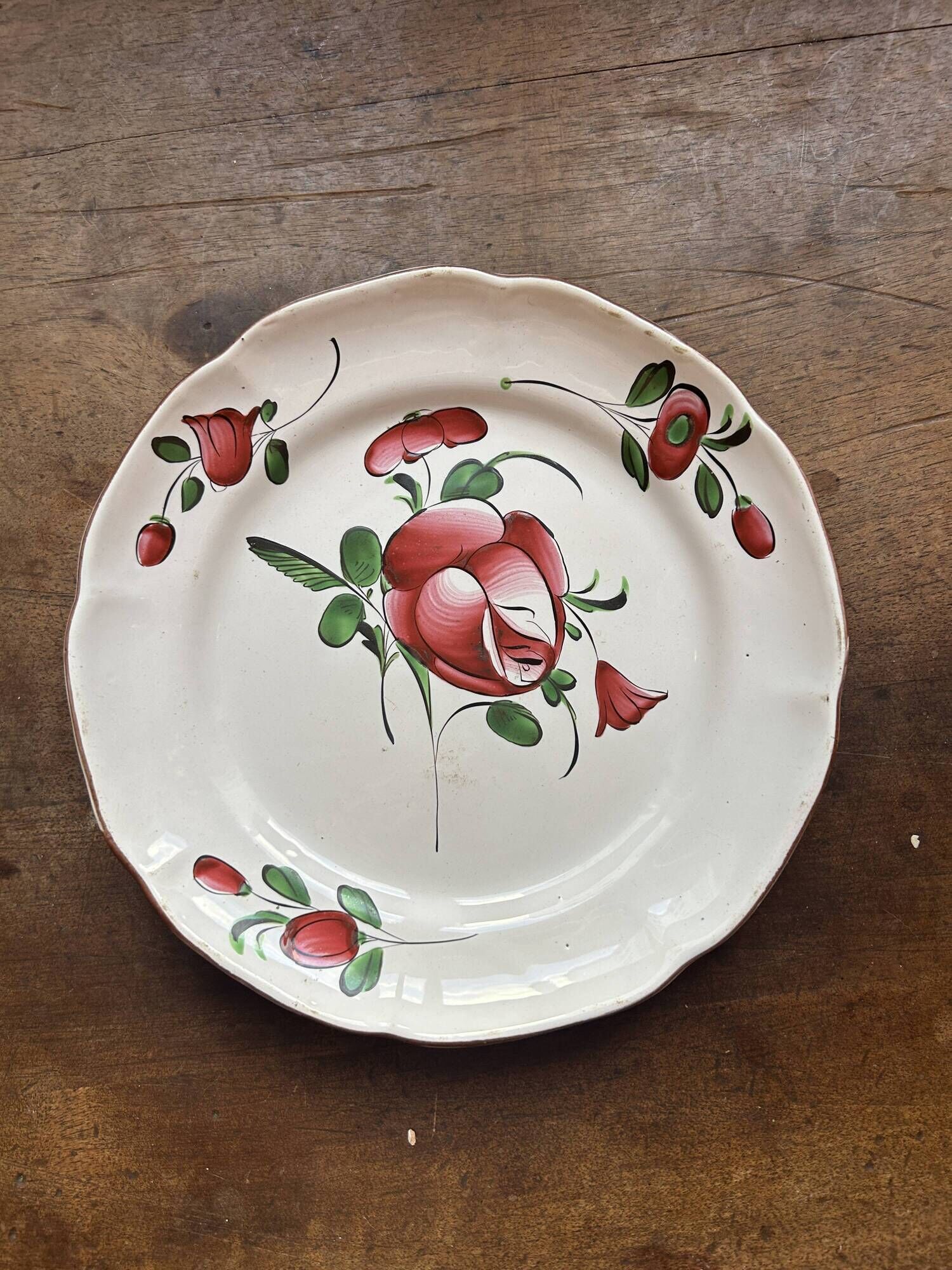 Set of 3 18th-century plates – Islettes earthenware – Hand-painted floral decoration