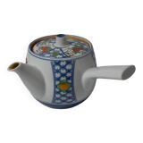 Japanese Kyūsu teapot in Arita porcelain, Imari floral decoration.