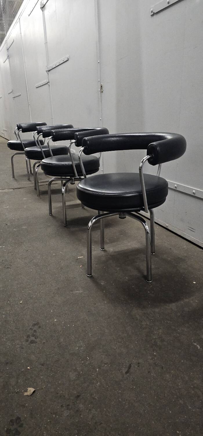4 Cassina Lc7 Charlotte Perriand