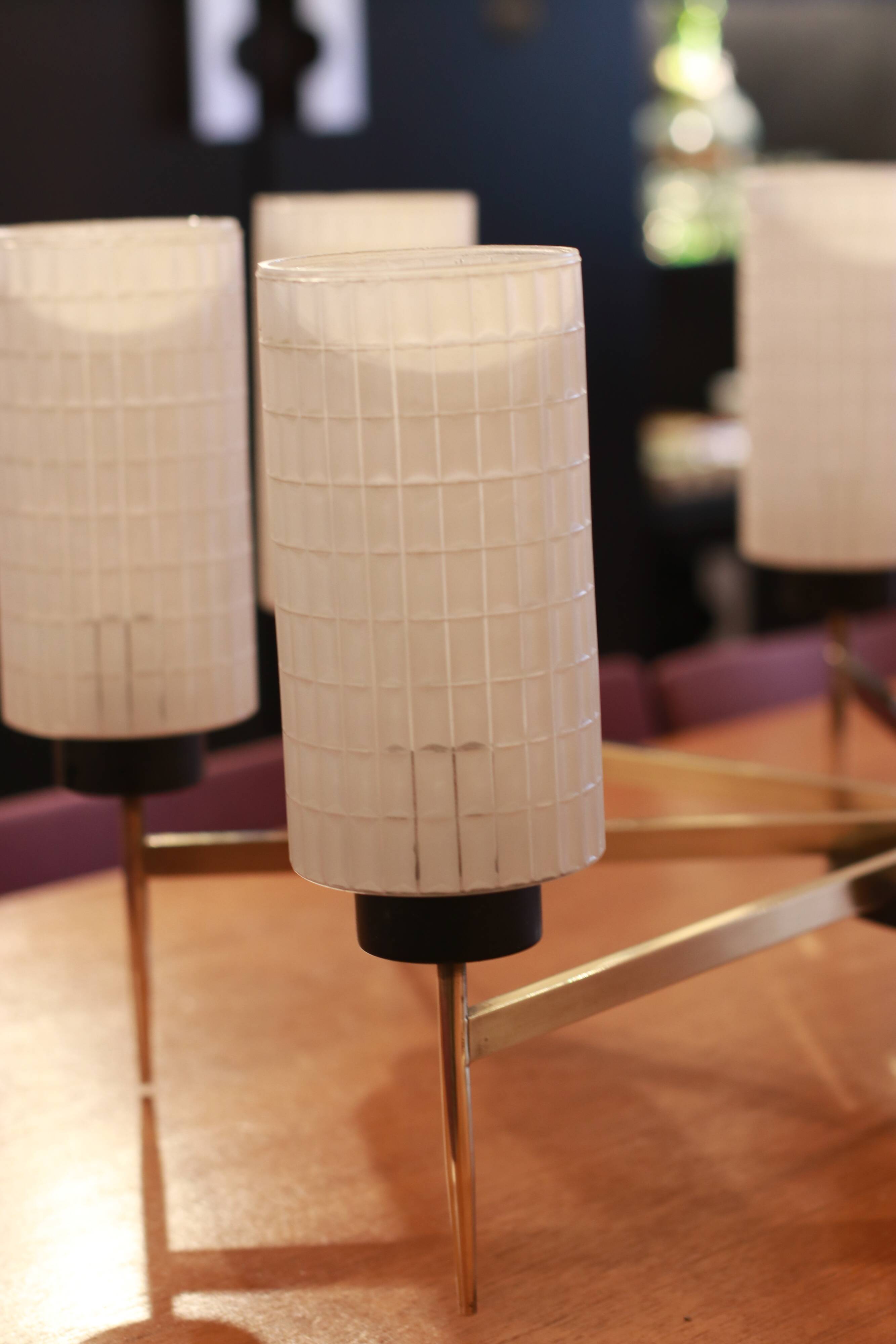 Lustre mid-century en laiton