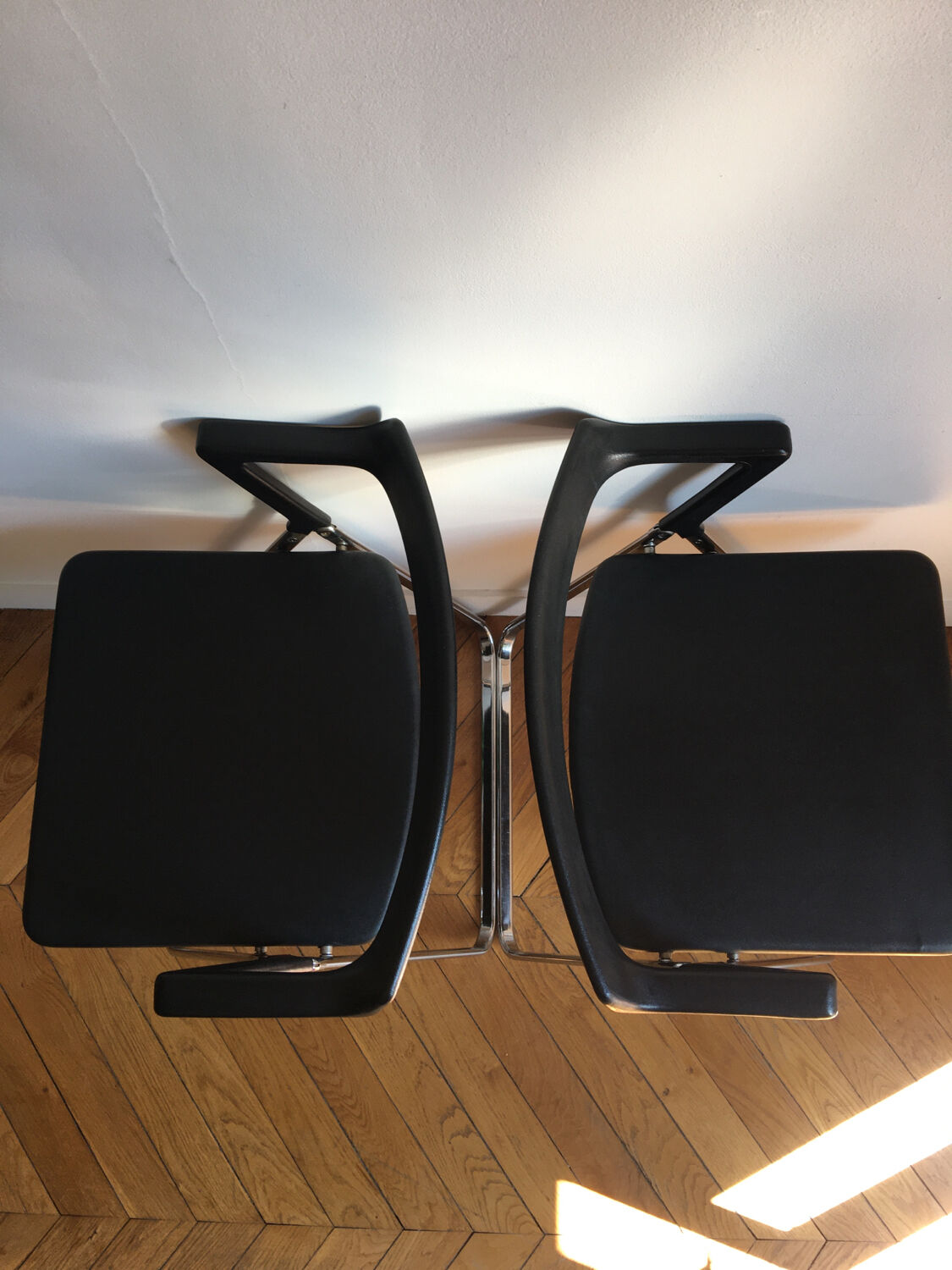 Arch folding chairs