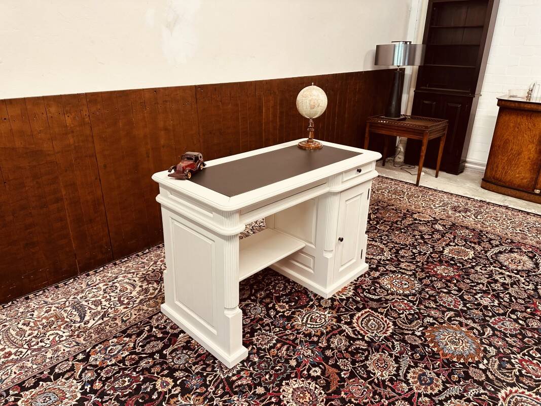 Bureau blanc classique anglais