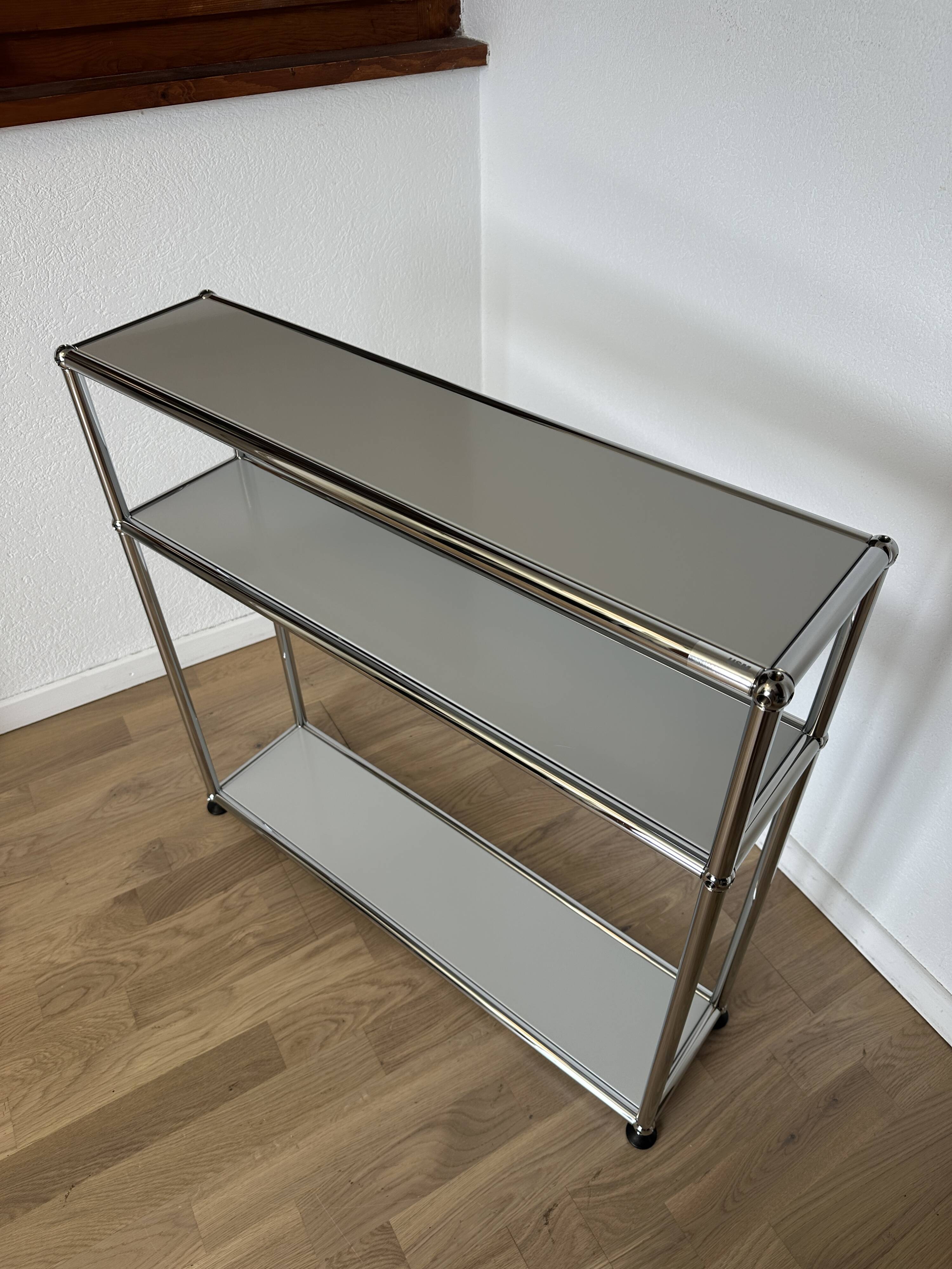 USM Haller shelf in Light Grey