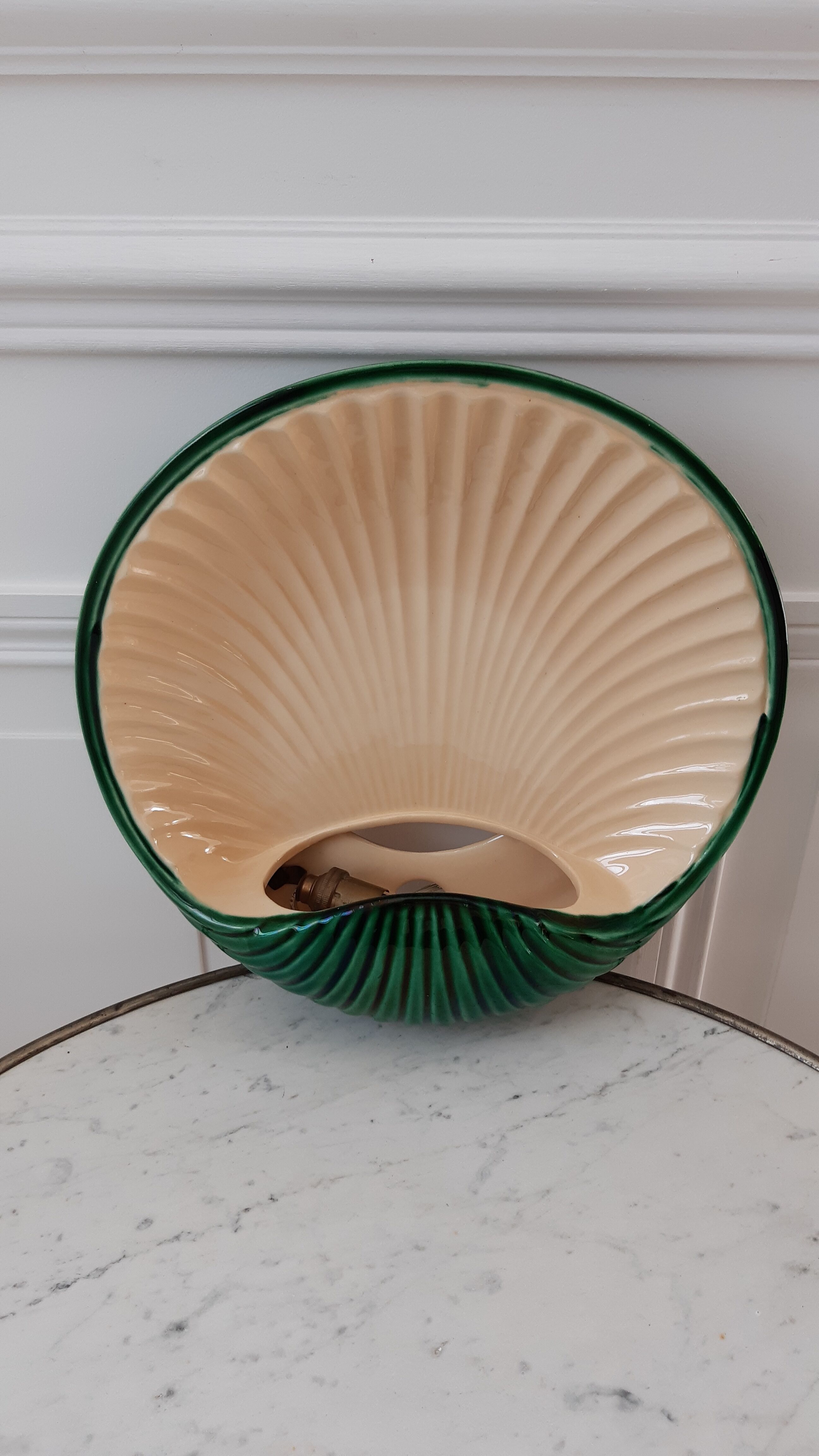 Art deco green shell wall lamp