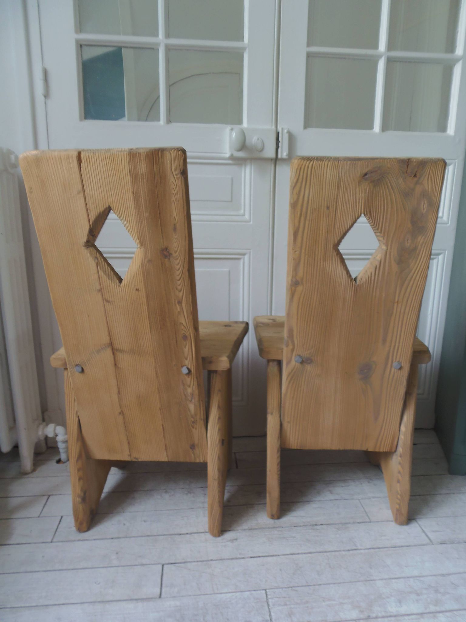 2 vintage chairs in brutalist style made of pitch pine with a waxed finish.