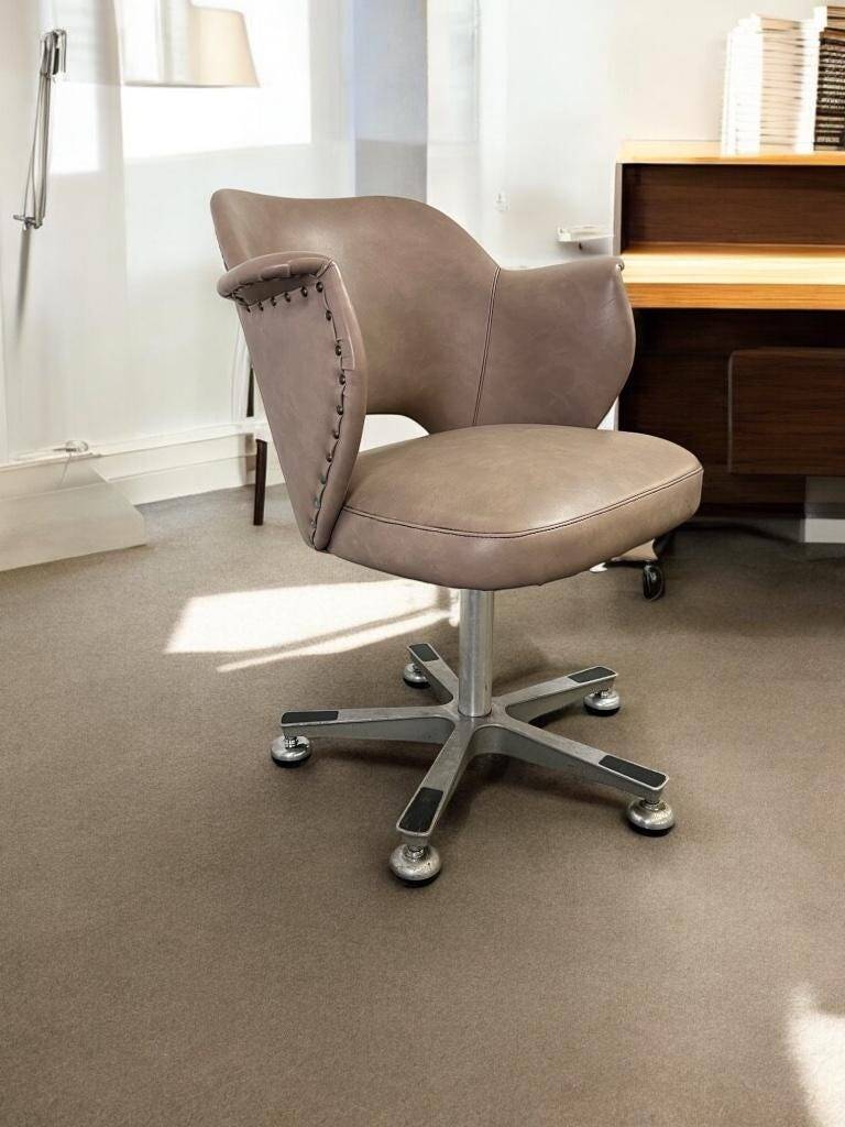 Vintage taupe lounge chair / office chair with chrome frame