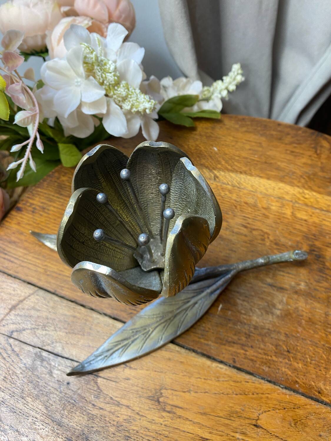 Individual flower-shaped ashtrays, solid brass, 1960s/70s