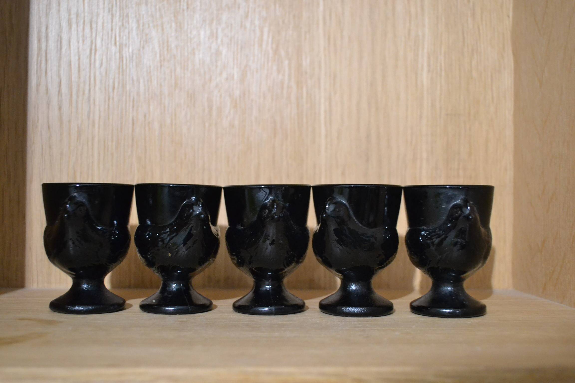 Set of 5 hen-shaped egg cups