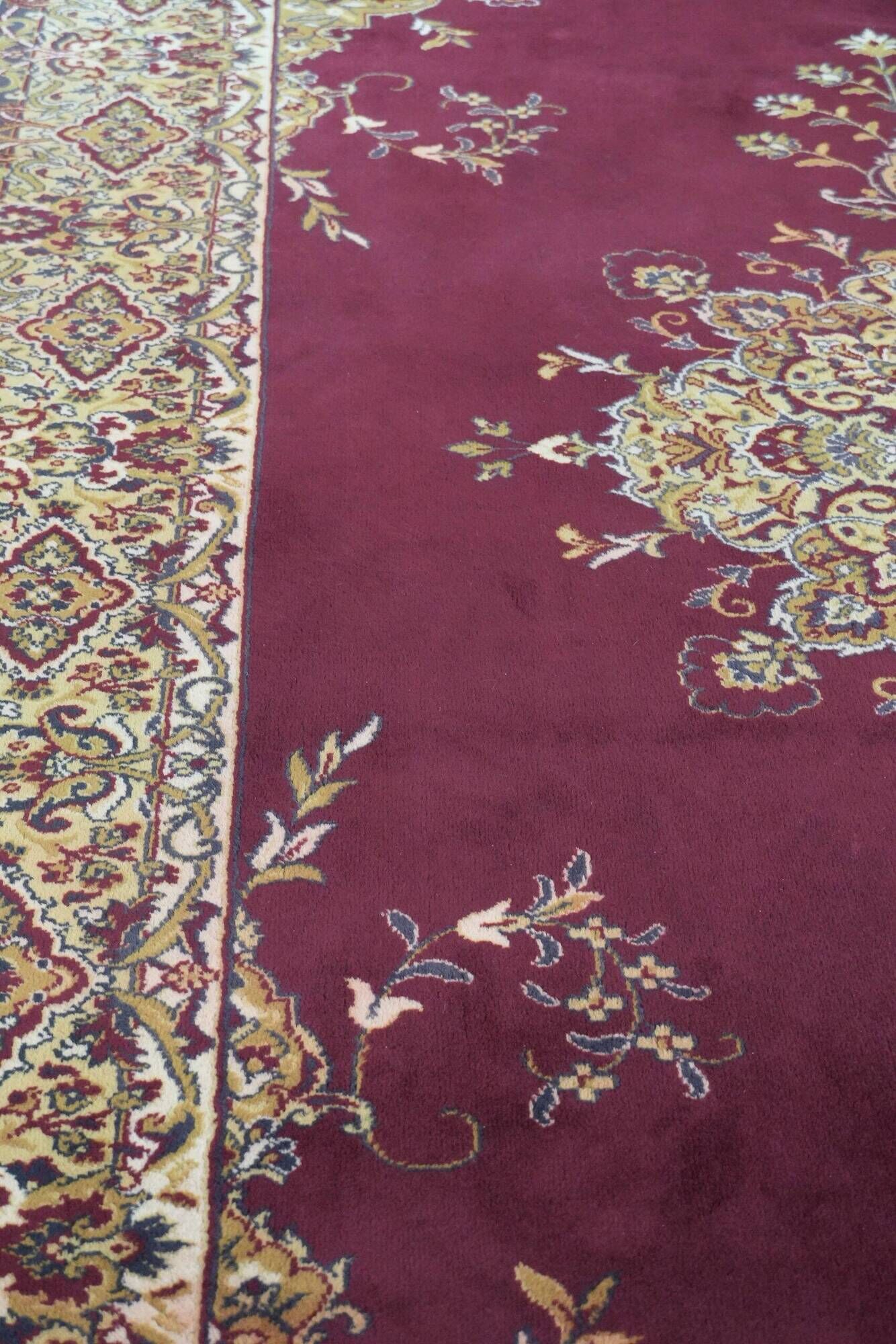 Rug with beautiful patterns in mainly red and yellow colours 296x203cm