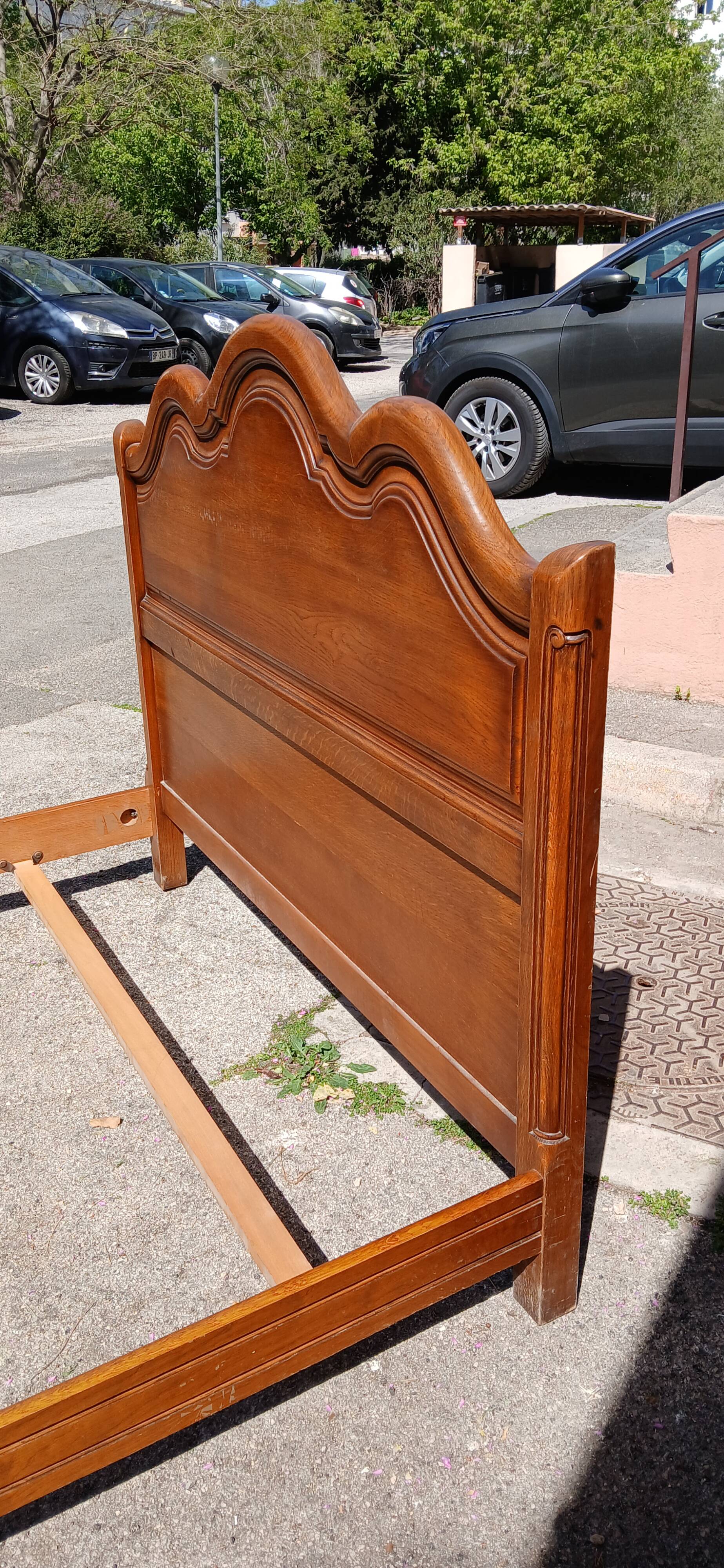 Double bed in solid oak.