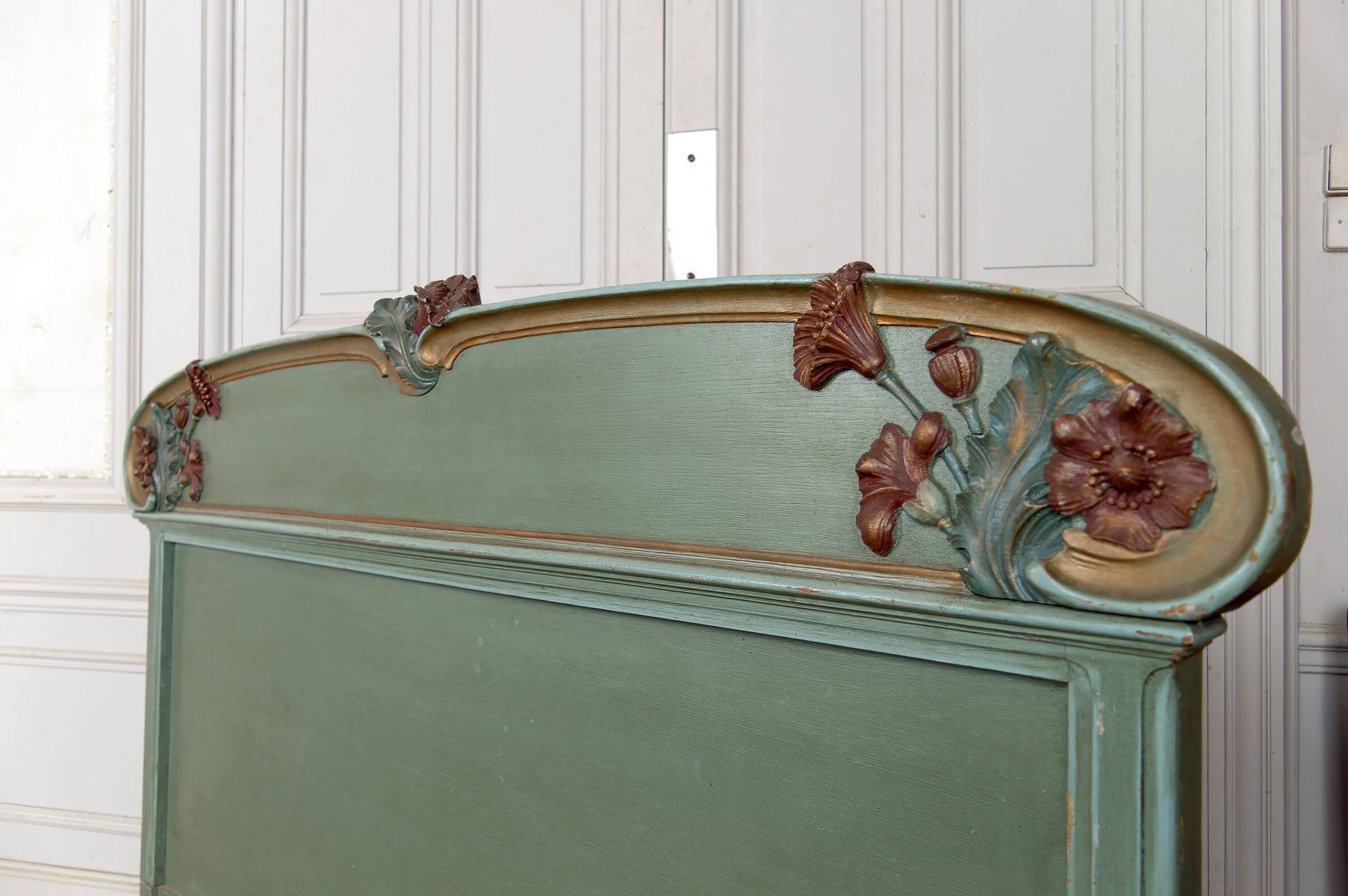 Art Nouveau bed in carved and painted wood, Poppies, Circa 1900