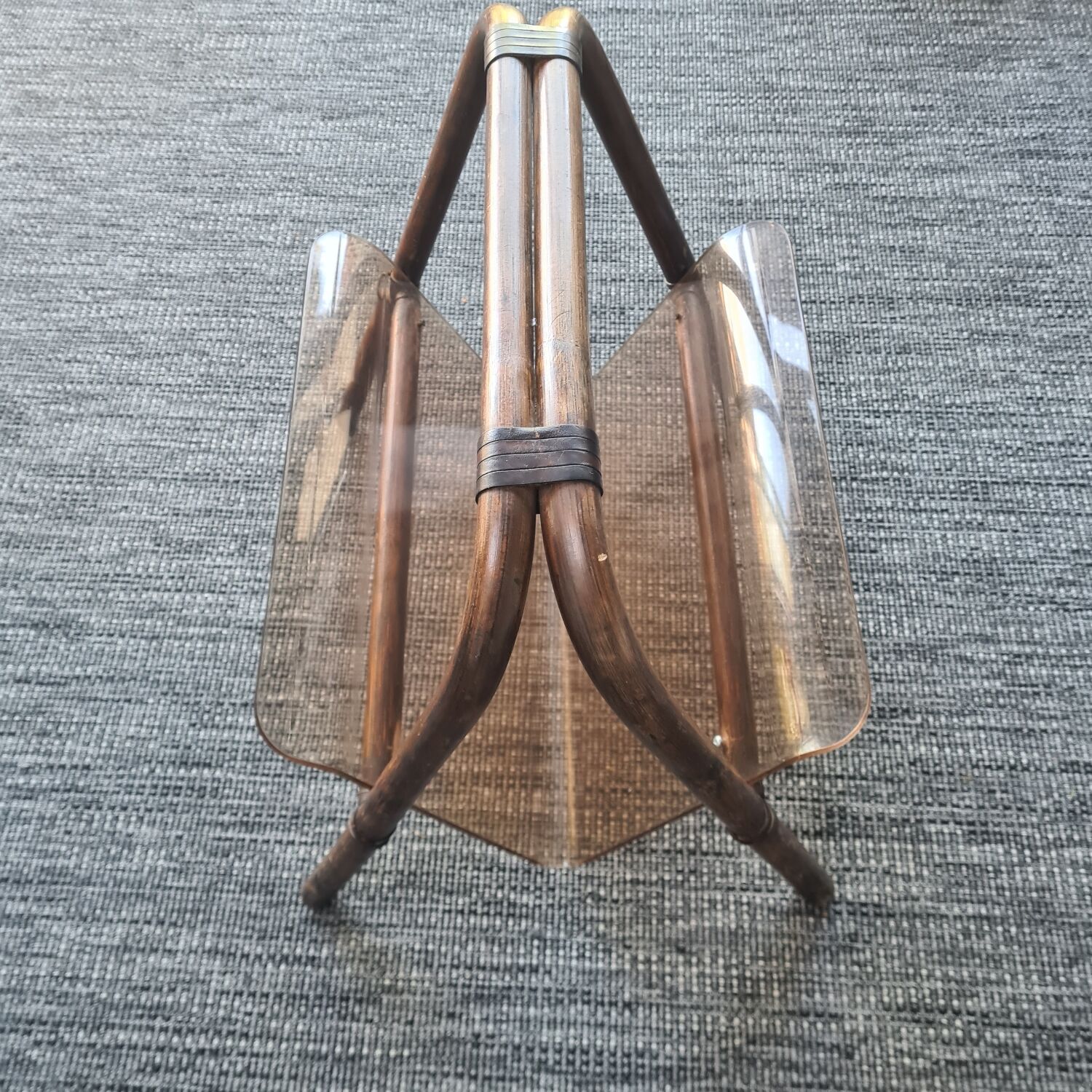 Magazine rack: plexiglass and rattan