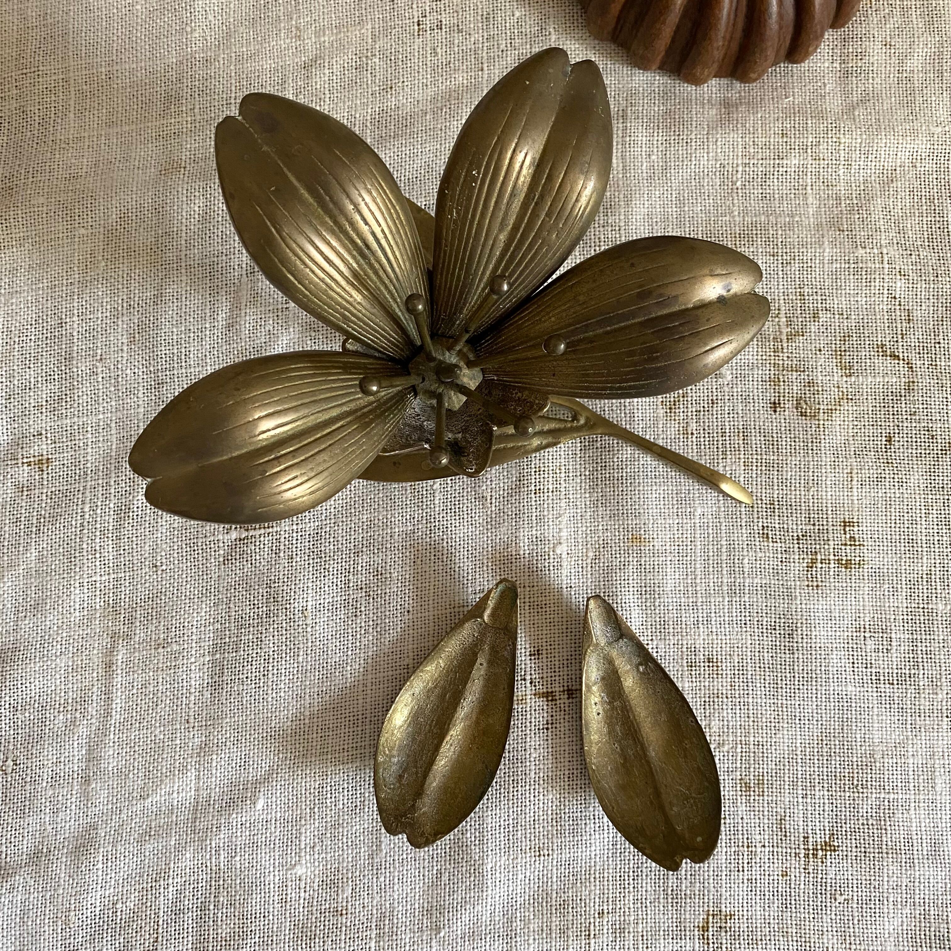 Brass flower, petal ashtray from the 60s and 70s