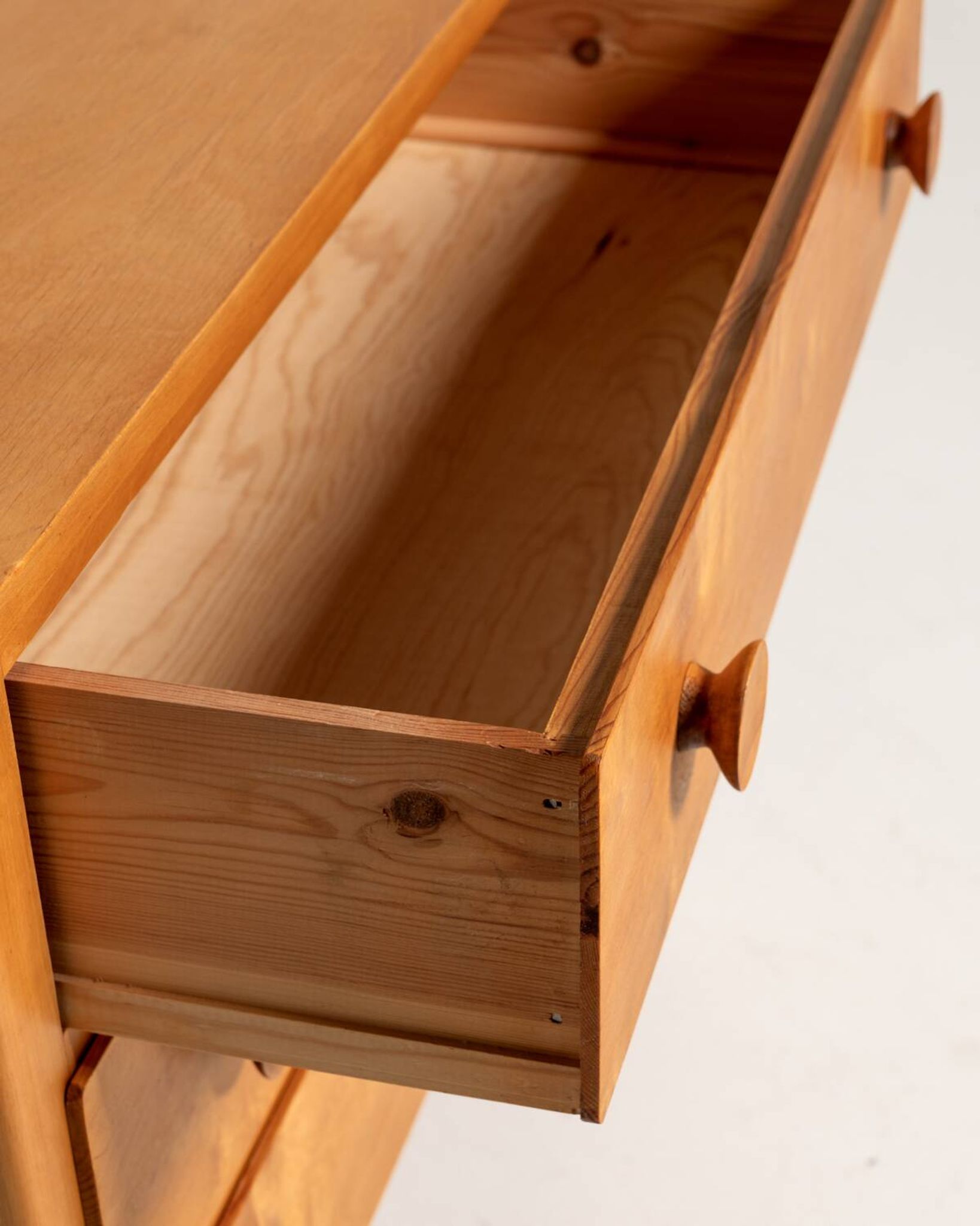Commode en bouleau suédois, années 1940/50.