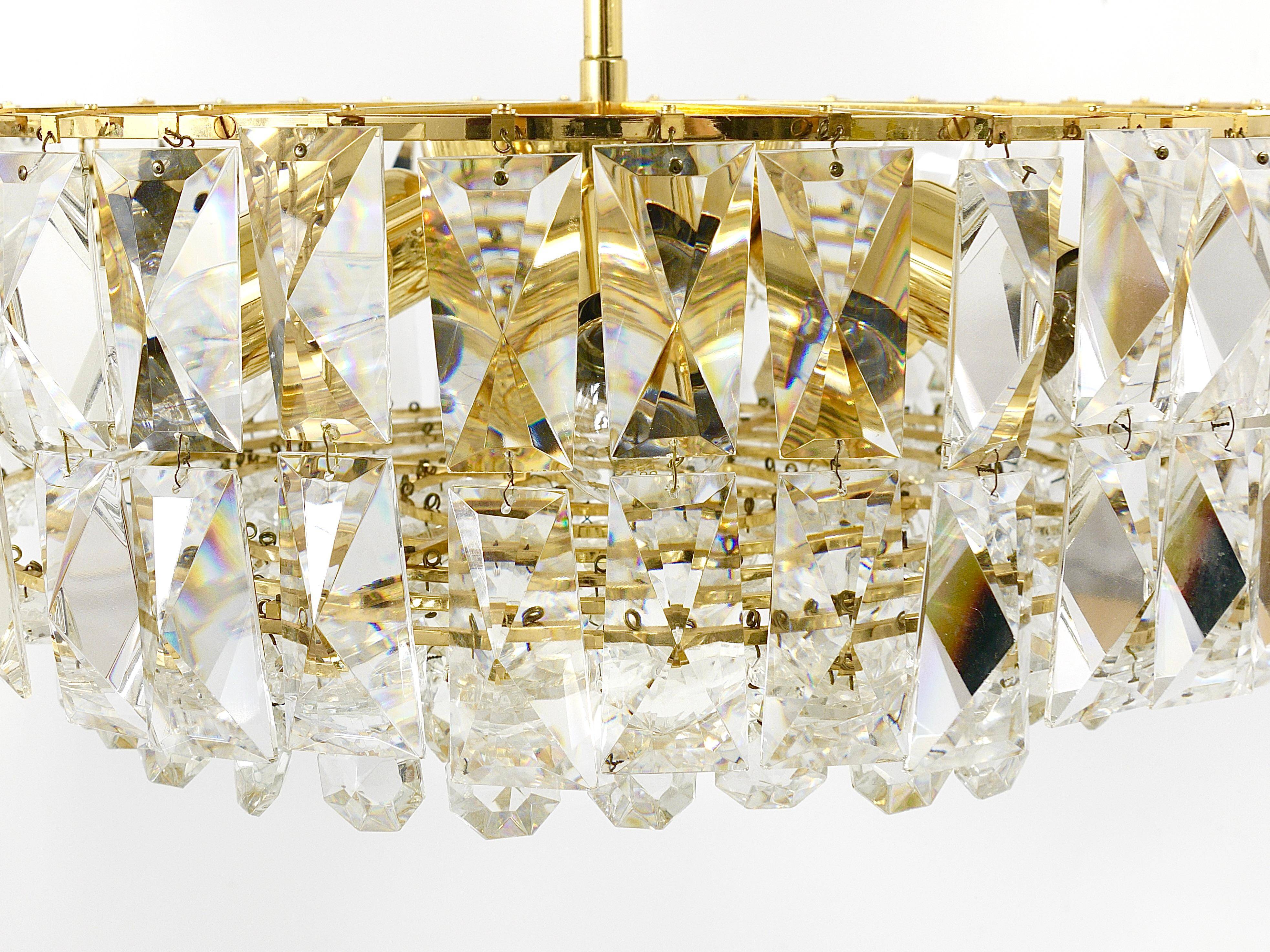Bakalowits Vienna Grand Chandelier in Gilded Brass and Crystal Glass, Austria, 1970s