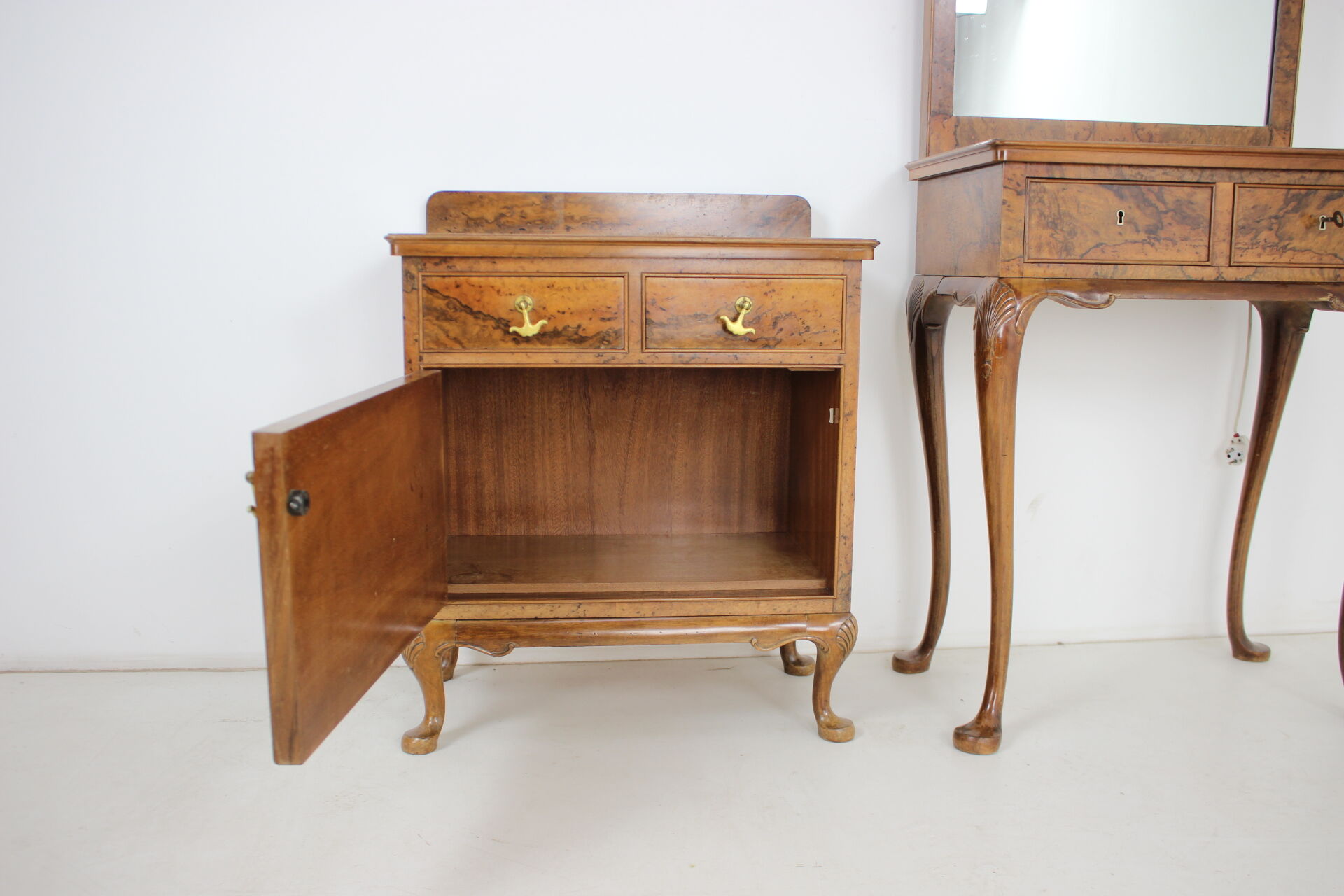 Vanité de maquillage antique avec cabinet, Tchécoslovaquie, 1920