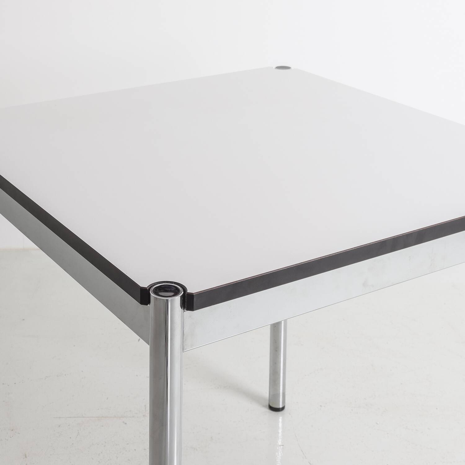 Square table in chromed steel - USM Haller
