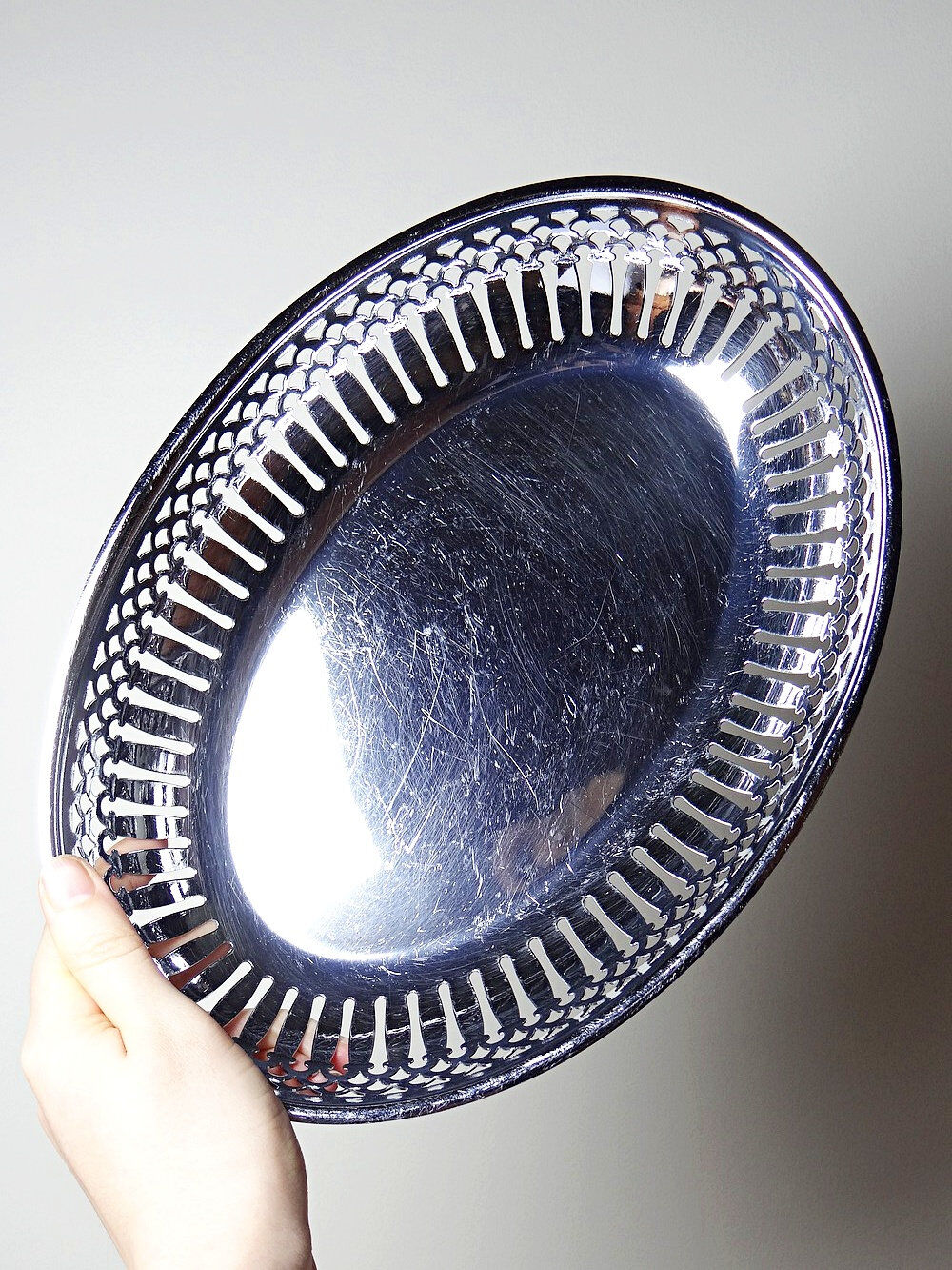 Oval openwork bread basket in silver-plated metal, vintage 1950s-70s.