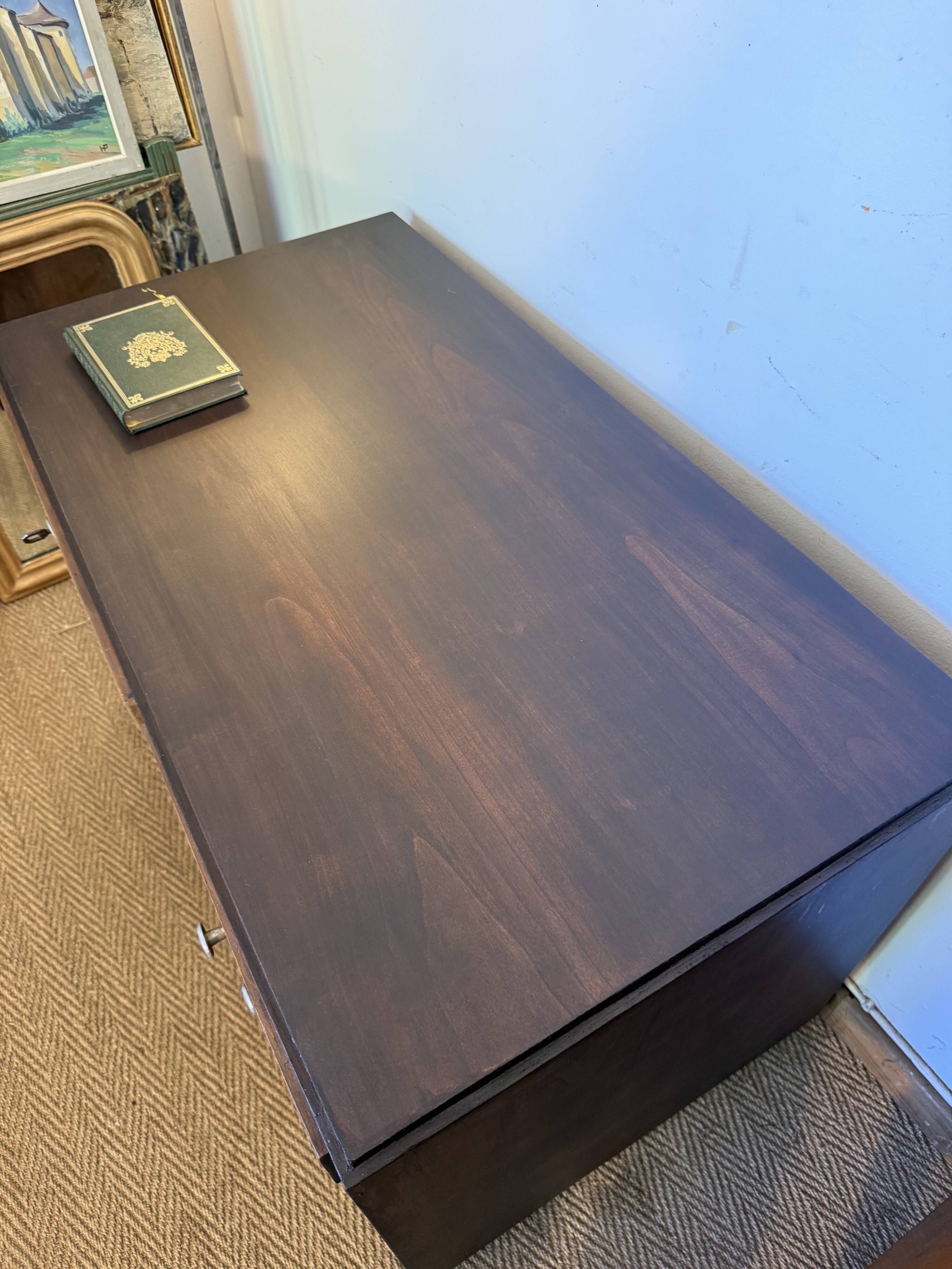 Art Deco desk in wood and walnut veneer.
