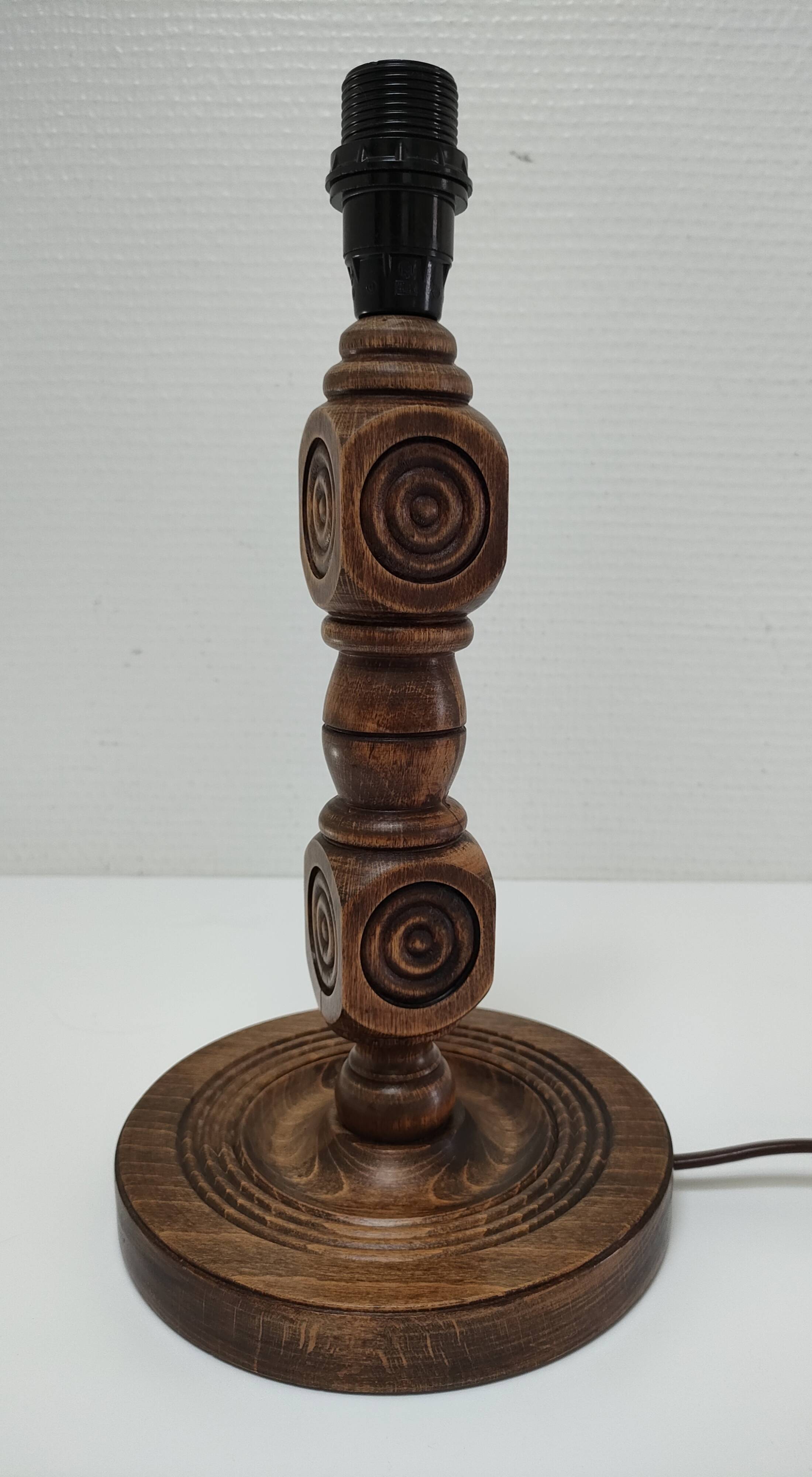 Solid wood lamp decorated with vintage hollow circles
