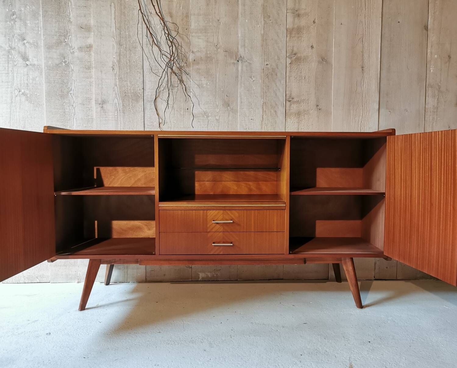 Compass feet sideboard