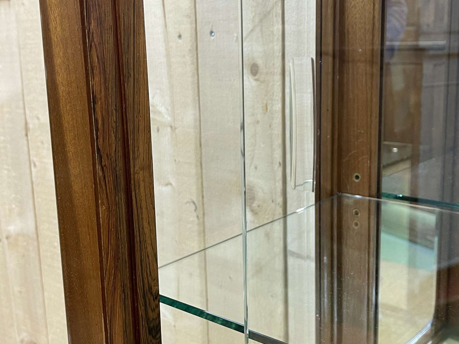 60s showcase in rosewood, mahogany and leather handles