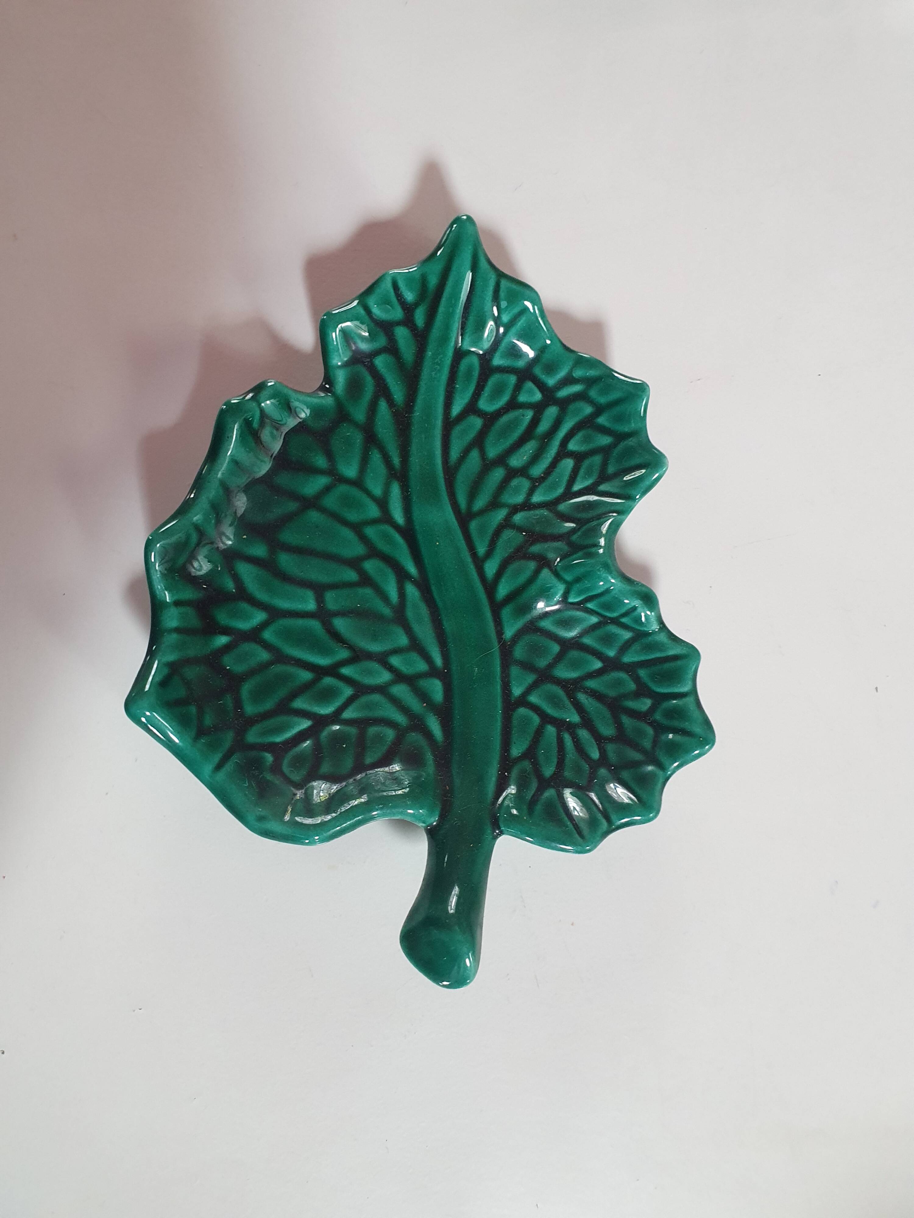 Empty pocket dish in green ceramic barbotine in Ferlay Vallauris, a small sparkle 17cm by 14cm