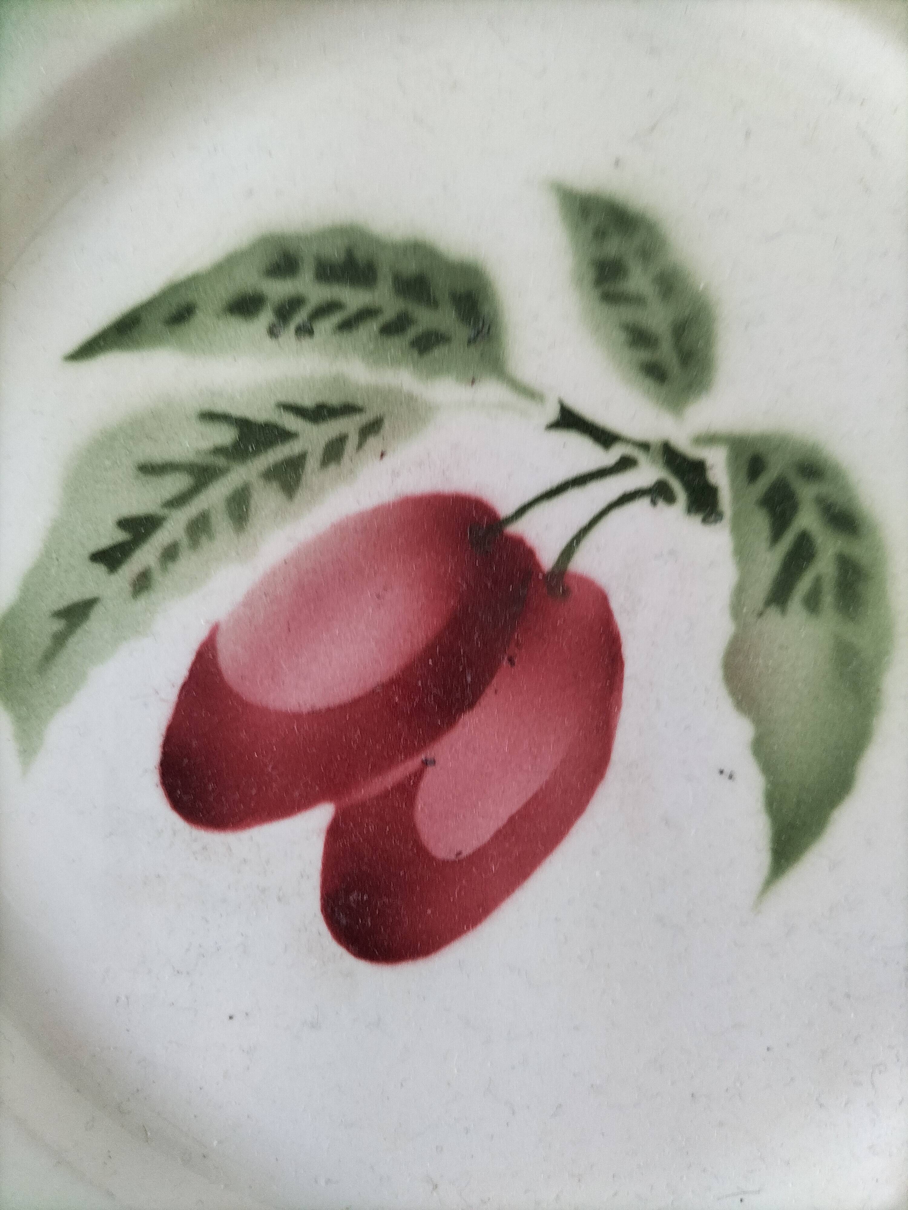 Set of 4 vintage summer fruit dessert plates.