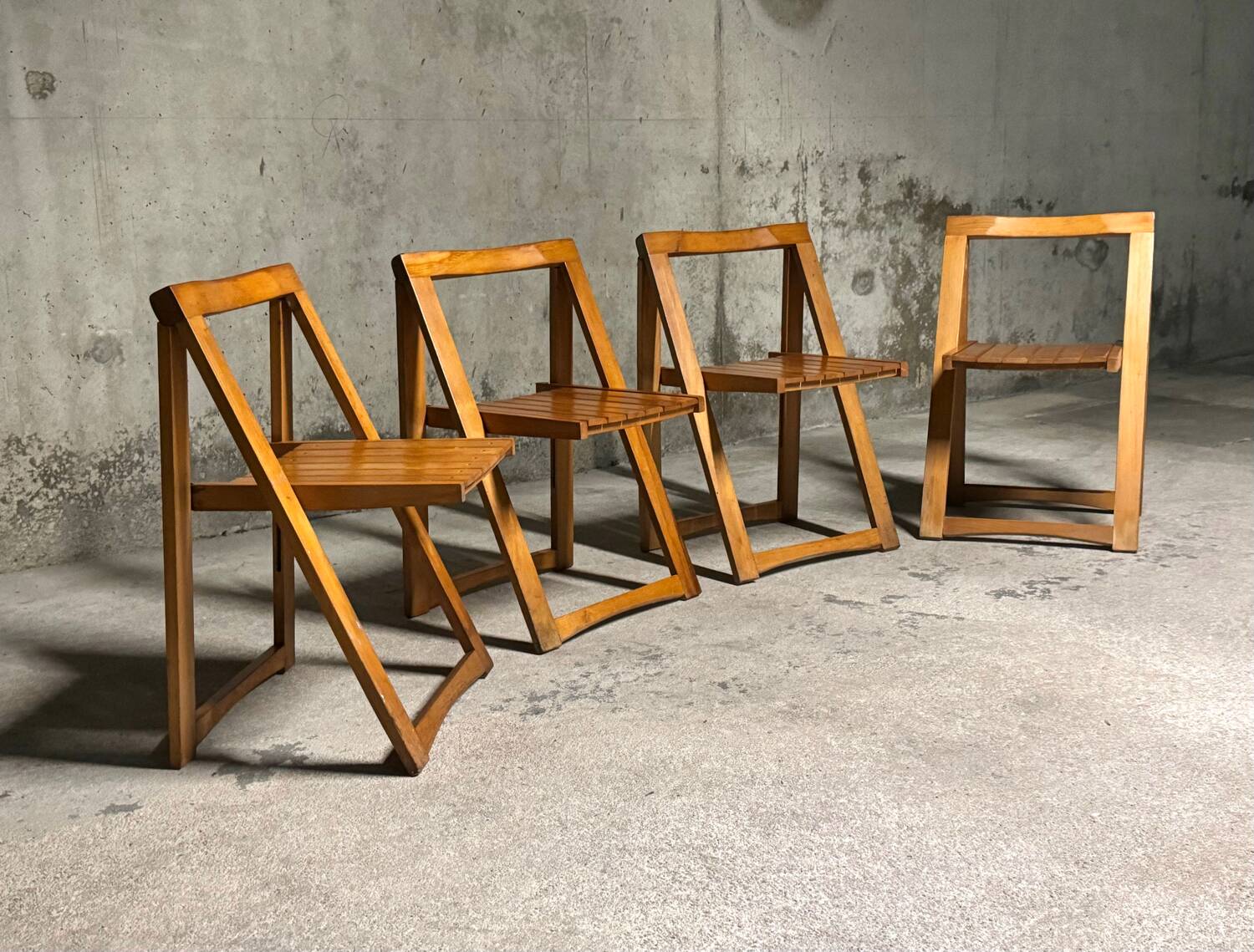04 folding chairs 1970s
