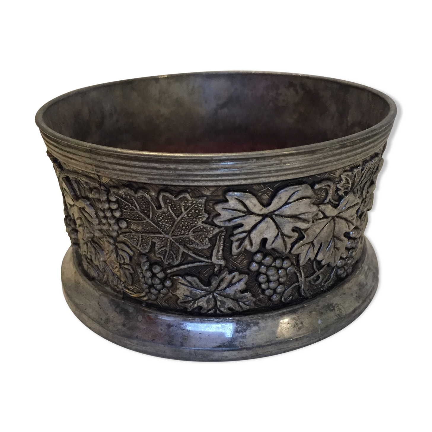 Silver metal bottle mat