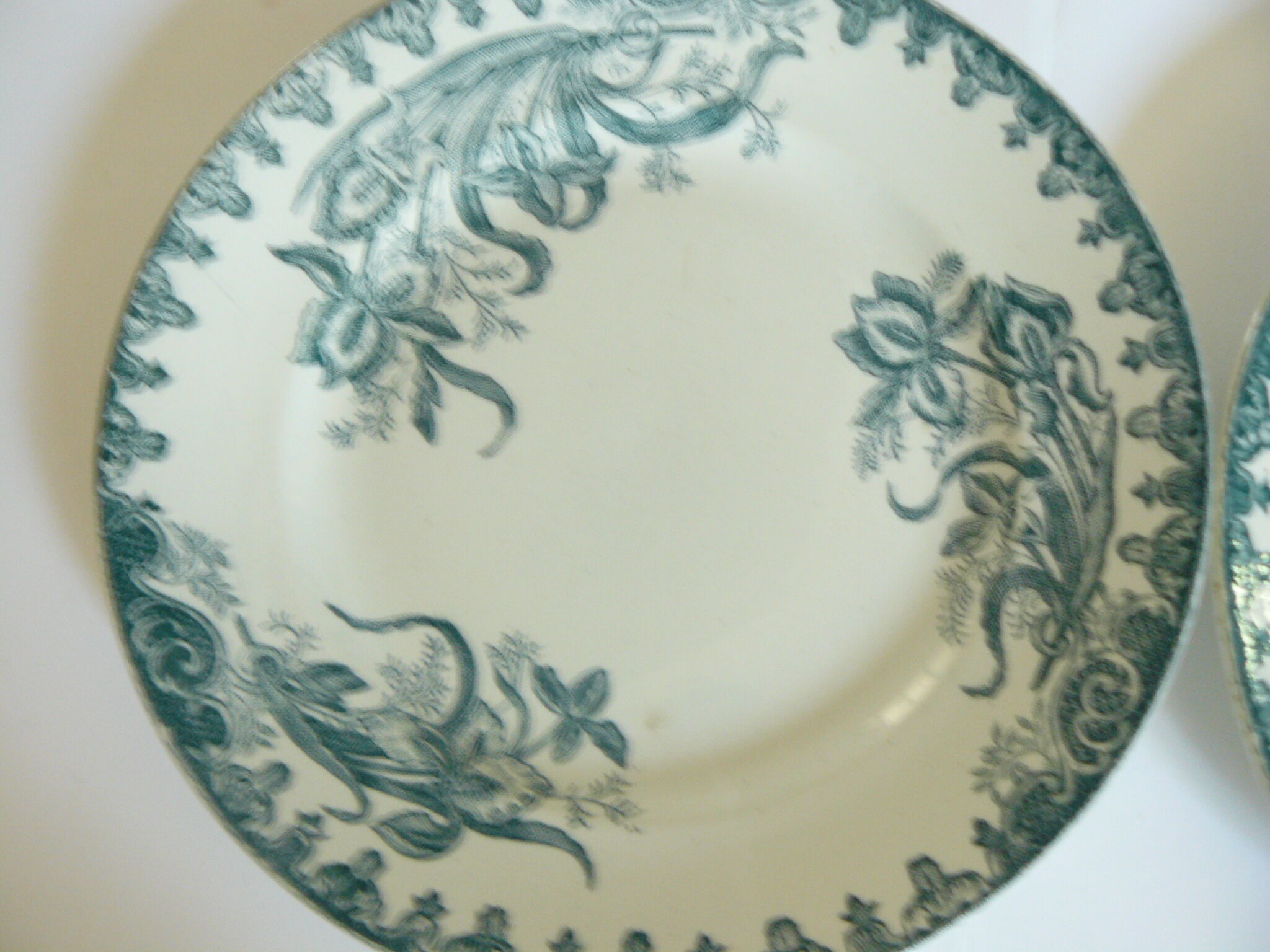 Set of 2 earthenware plates