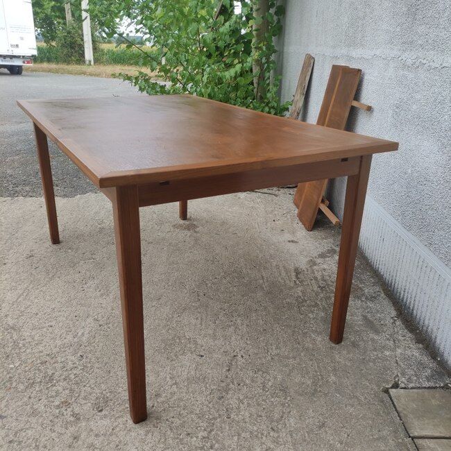 Dining room table with extensions