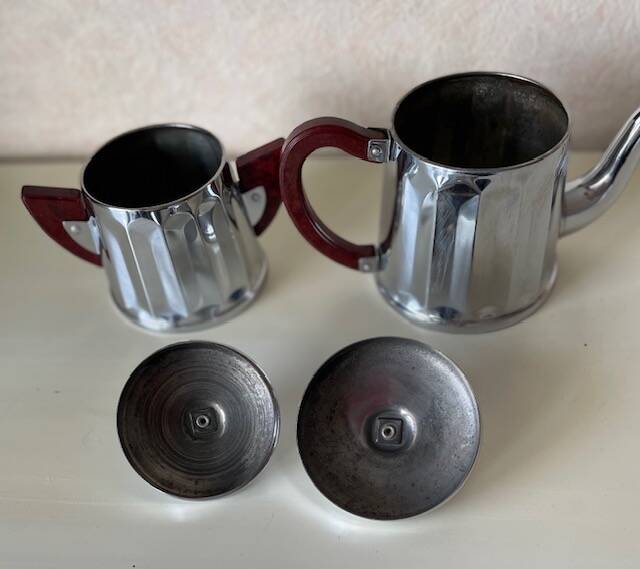 Art Deco sugar bowl and jug duo